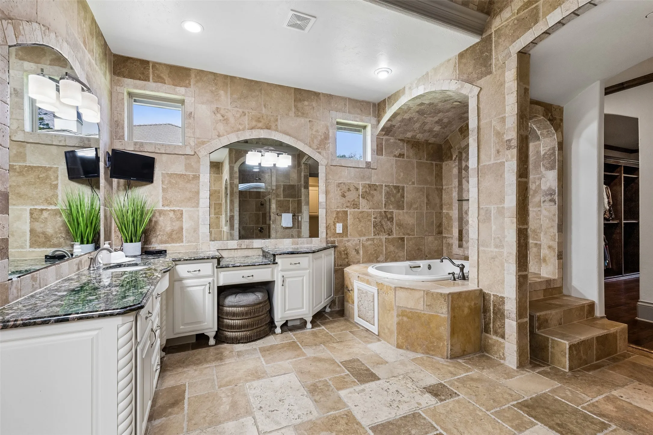Single Family Residence For Sale in Tarrant County , 1714 Maranatha Way, Southlake, Texas 76092, 5 Bedroom, 7 Bathroom, 4 Garage spaces, 7,008 Sqft, built in 2007, mls#21385634, Real Estate Agent in Southlake, Homes For Sale in Tarrant county, Homes For Sale in Southlake, Realtor in Southlake Texas, Real Estate Brokerage Independent Realty Texas, Luminita Cordes Realtor