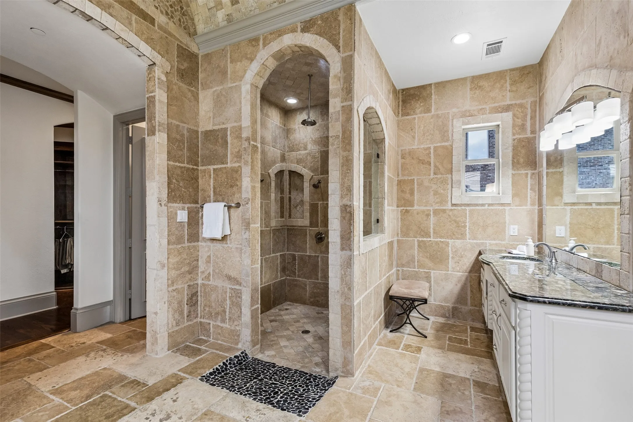 Single Family Residence For Sale in Tarrant County , 1714 Maranatha Way, Southlake, Texas 76092, 5 Bedroom, 7 Bathroom, 4 Garage spaces, 7,008 Sqft, built in 2007, mls#21385634, Real Estate Agent in Southlake, Homes For Sale in Tarrant county, Homes For Sale in Southlake, Realtor in Southlake Texas, Real Estate Brokerage Independent Realty Texas, Luminita Cordes Realtor