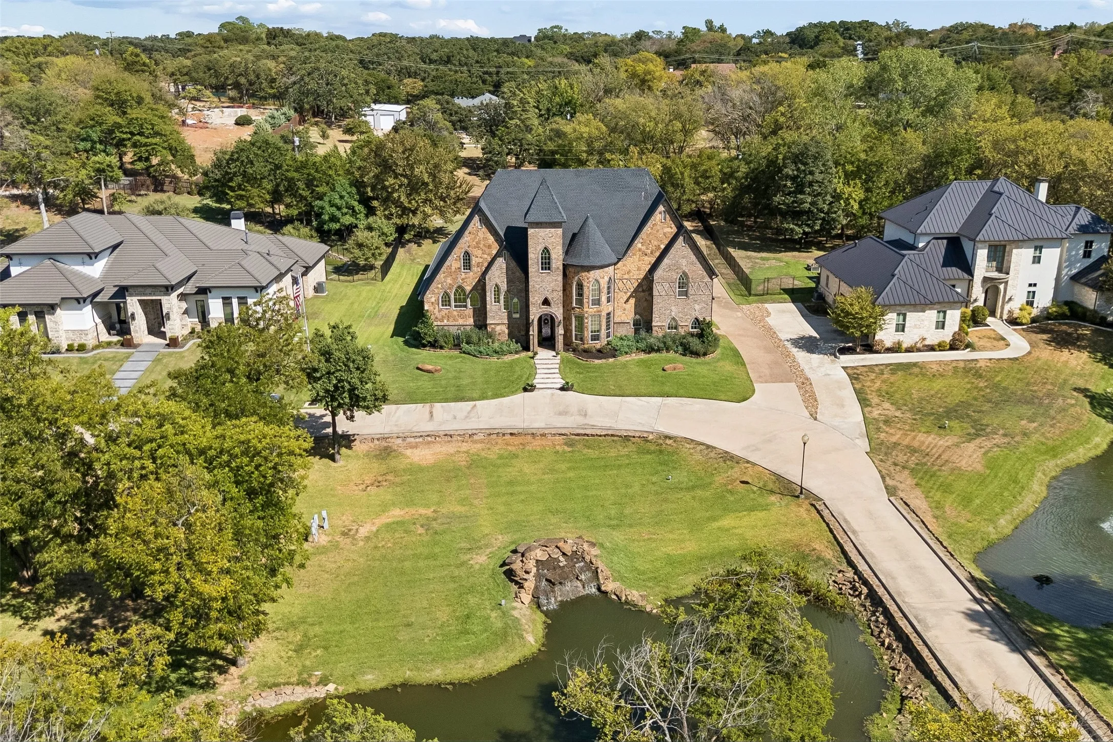 Single Family Residence For Sale in Tarrant County , 1714 Maranatha Way, Southlake, Texas 76092, 5 Bedroom, 7 Bathroom, 4 Garage spaces, 7,008 Sqft, built in 2007, mls#21385634, Real Estate Agent in Southlake, Homes For Sale in Tarrant county, Homes For Sale in Southlake, Realtor in Southlake Texas, Real Estate Brokerage Independent Realty Texas, Luminita Cordes Realtor
