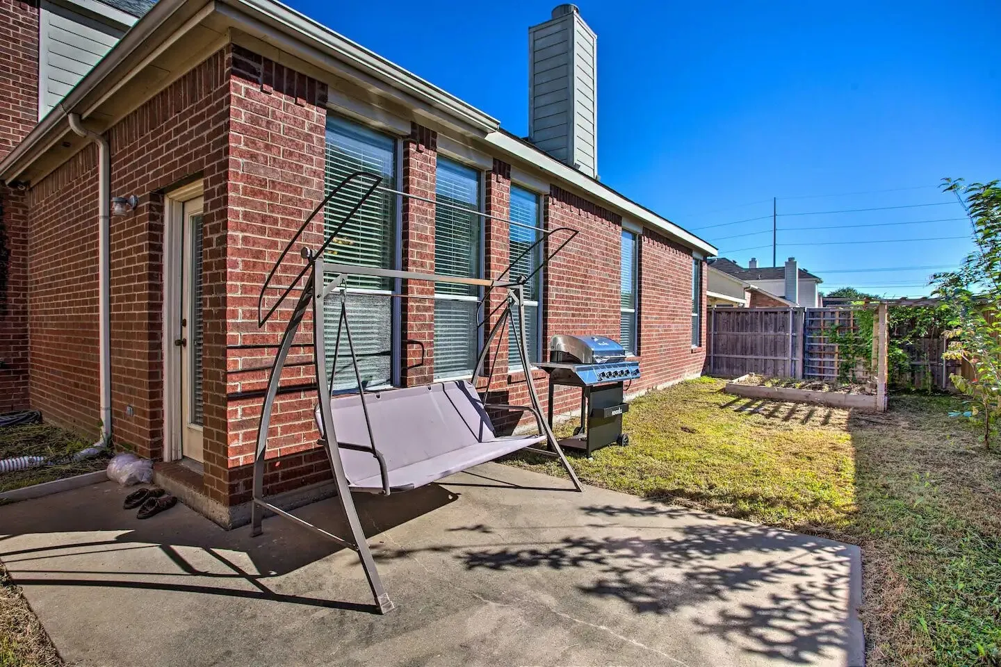 Single Family Residence For Sale in Dallas County , 1950 Garrison Way, Garland, Texas 75040, 4 Bedroom, 3 Bathroom, 2 Garage spaces, 2,861 Sqft, built in 2003, mls#21406576, Real Estate Agent in Garland, Homes For Sale in Dallas county, Homes For Sale in Garland, Realtor in Garland Texas, Real Estate Brokerage Independent Realty Texas, Luminita Cordes Realtor