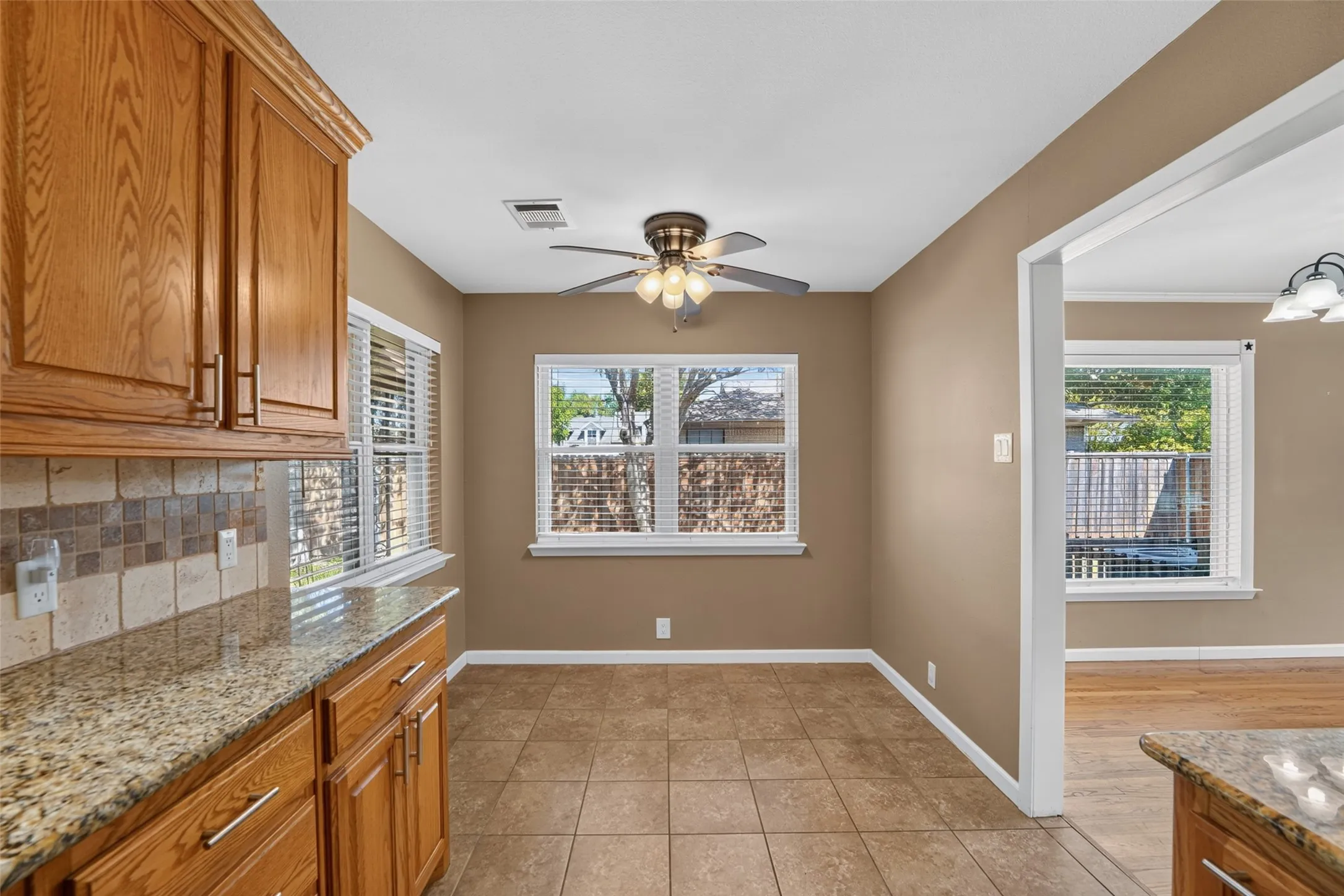 Single Family Residence For Sale in Dallas County , 9733 Edgelake Drive, Dallas, Texas 75218, 3 Bedroom, 2 Bathroom, 2 Garage spaces, 1,813 Sqft, built in 1951, mls#21405994, Real Estate Agent in Dallas, Homes For Sale in Dallas county, Homes For Sale in Dallas, Realtor in Dallas Texas, Real Estate Brokerage Independent Realty Texas, Luminita Cordes Realtor