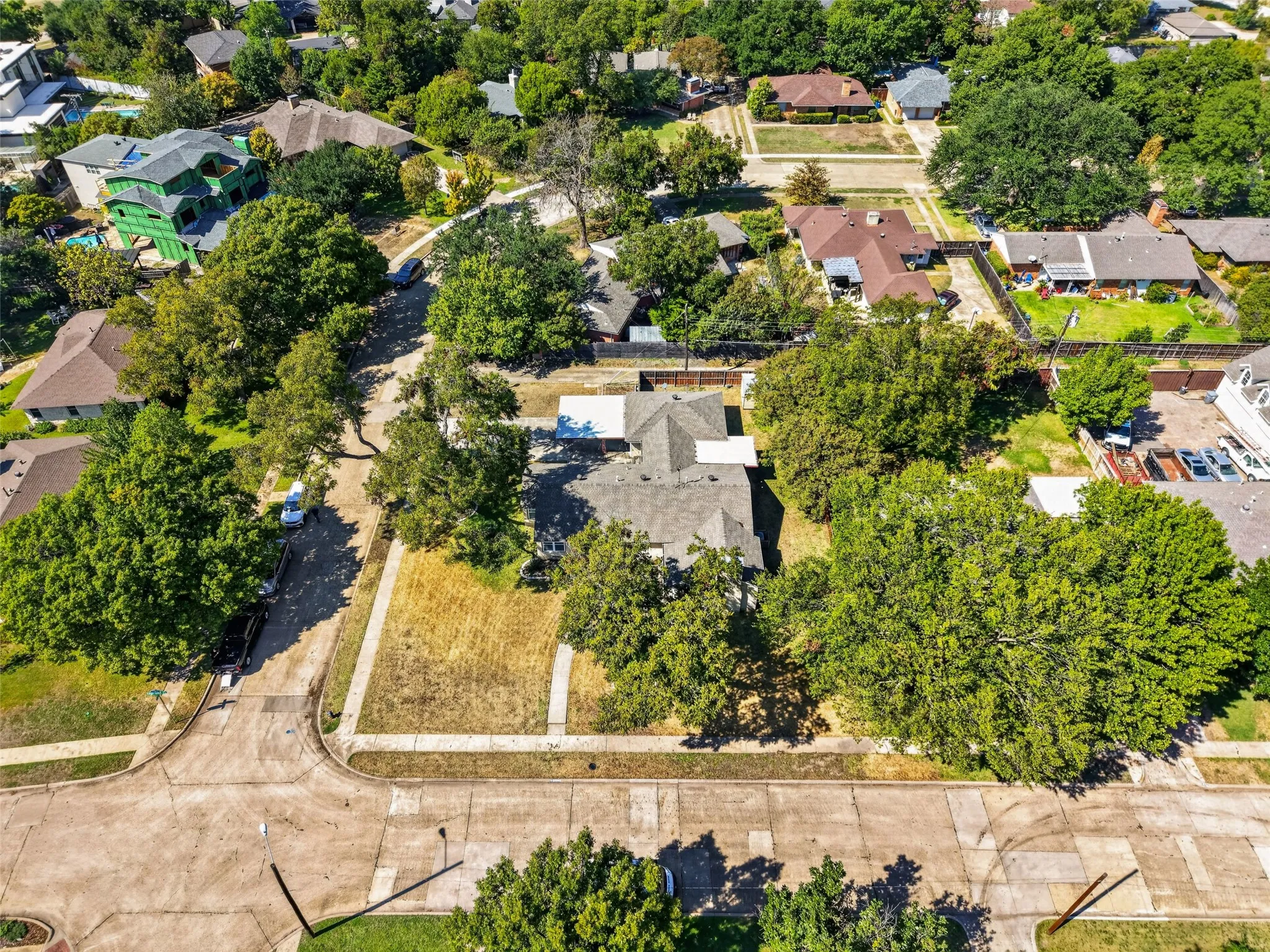 Single Family Residence For Sale in Dallas County , 9733 Edgelake Drive, Dallas, Texas 75218, 3 Bedroom, 2 Bathroom, 2 Garage spaces, 1,813 Sqft, built in 1951, mls#21405994, Real Estate Agent in Dallas, Homes For Sale in Dallas county, Homes For Sale in Dallas, Realtor in Dallas Texas, Real Estate Brokerage Independent Realty Texas, Luminita Cordes Realtor