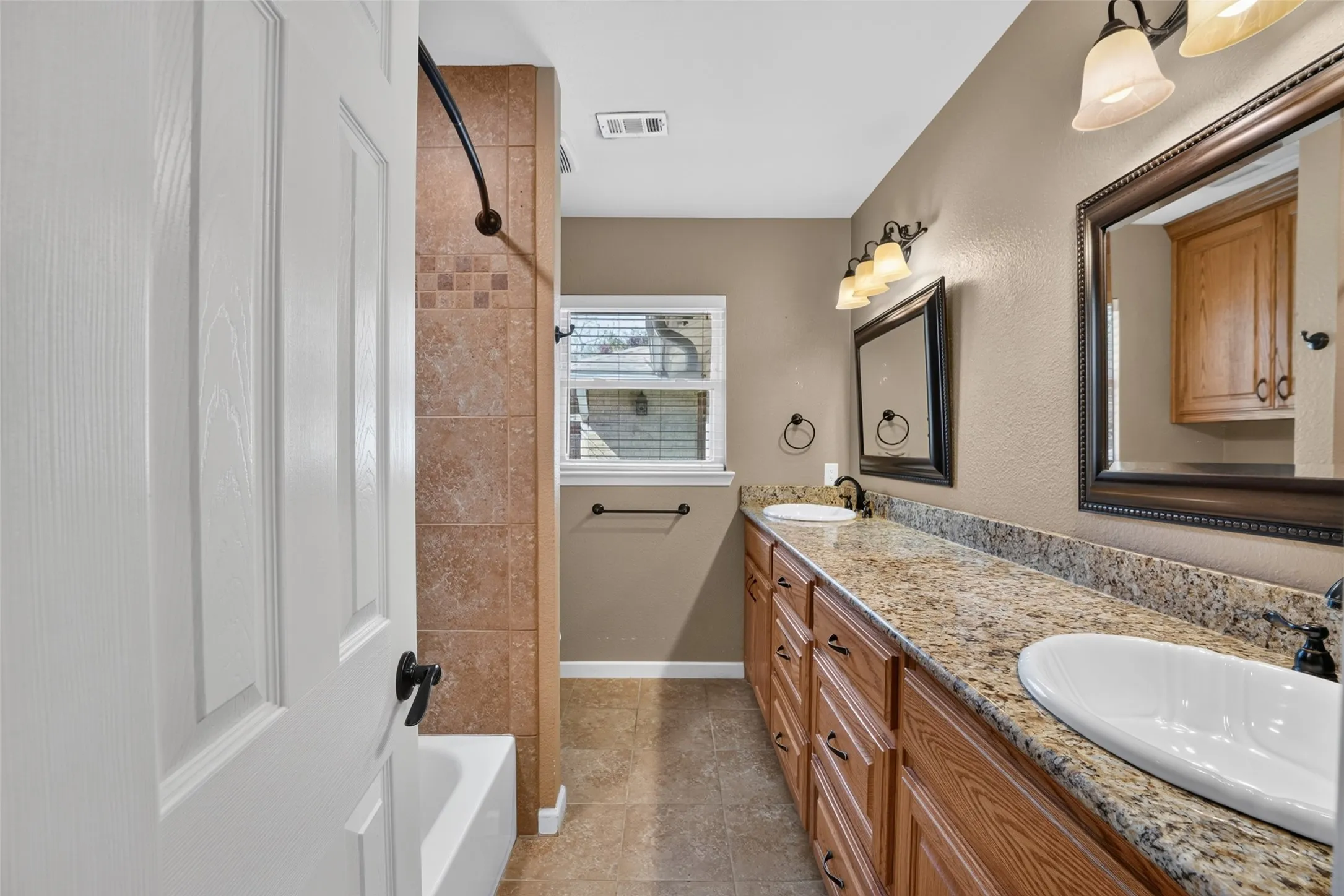 Single Family Residence For Sale in Dallas County , 9733 Edgelake Drive, Dallas, Texas 75218, 3 Bedroom, 2 Bathroom, 2 Garage spaces, 1,813 Sqft, built in 1951, mls#21405994, Real Estate Agent in Dallas, Homes For Sale in Dallas county, Homes For Sale in Dallas, Realtor in Dallas Texas, Real Estate Brokerage Independent Realty Texas, Luminita Cordes Realtor