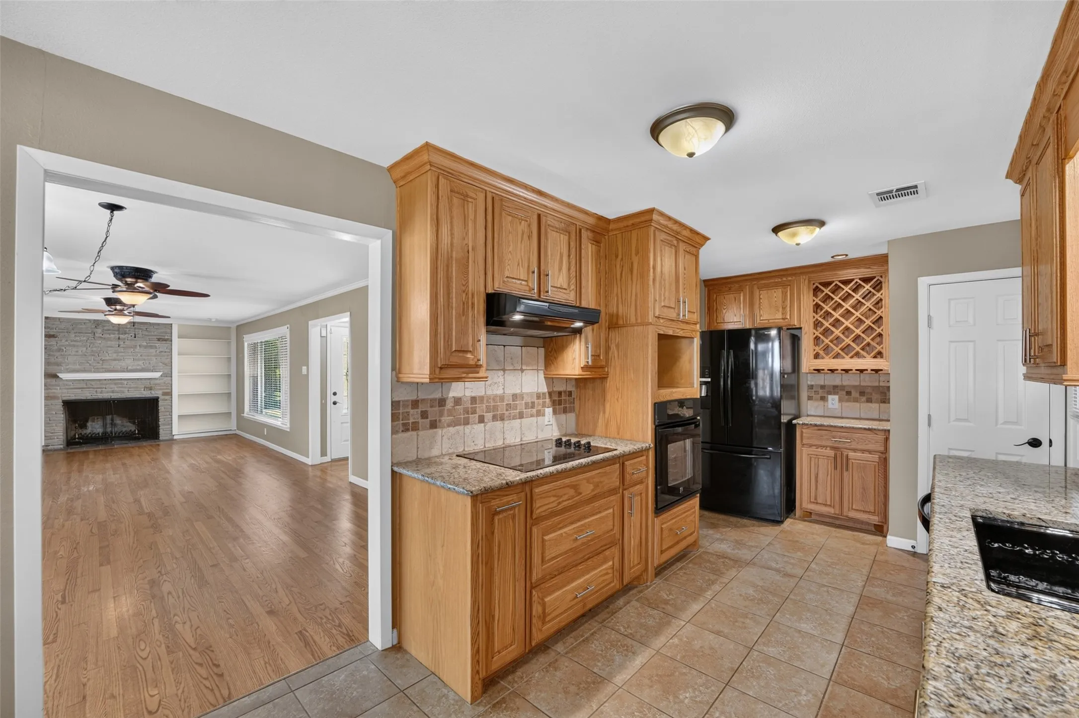 Single Family Residence For Sale in Dallas County , 9733 Edgelake Drive, Dallas, Texas 75218, 3 Bedroom, 2 Bathroom, 2 Garage spaces, 1,813 Sqft, built in 1951, mls#21405994, Real Estate Agent in Dallas, Homes For Sale in Dallas county, Homes For Sale in Dallas, Realtor in Dallas Texas, Real Estate Brokerage Independent Realty Texas, Luminita Cordes Realtor