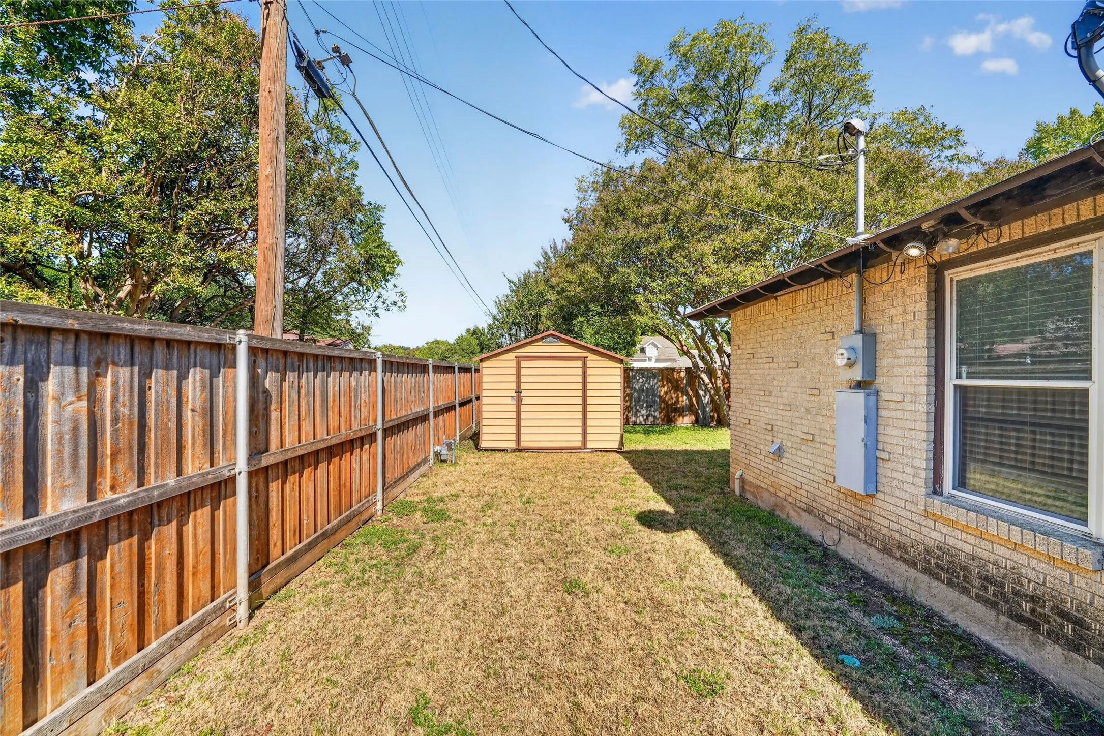 Single Family Residence For Sale in Dallas County , 9733 Edgelake Drive, Dallas, Texas 75218, 3 Bedroom, 2 Bathroom, 2 Garage spaces, 1,813 Sqft, built in 1951, mls#21405994, Real Estate Agent in Dallas, Homes For Sale in Dallas county, Homes For Sale in Dallas, Realtor in Dallas Texas, Real Estate Brokerage Independent Realty Texas, Luminita Cordes Realtor