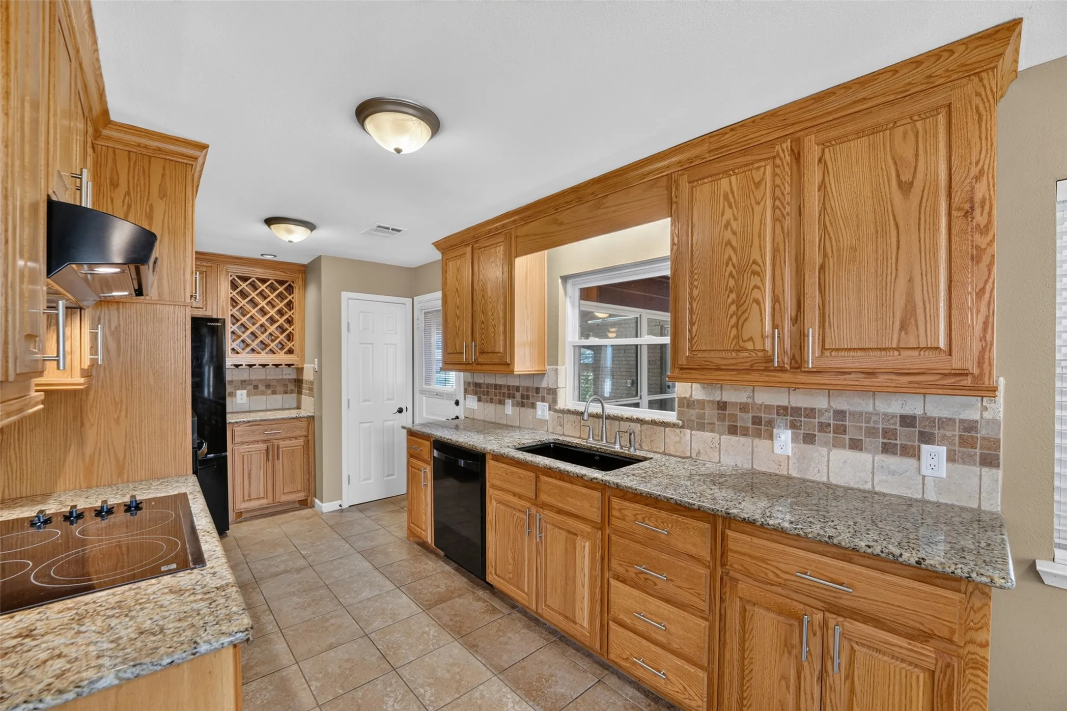 Single Family Residence For Sale in Dallas County , 9733 Edgelake Drive, Dallas, Texas 75218, 3 Bedroom, 2 Bathroom, 2 Garage spaces, 1,813 Sqft, built in 1951, mls#21405994, Real Estate Agent in Dallas, Homes For Sale in Dallas county, Homes For Sale in Dallas, Realtor in Dallas Texas, Real Estate Brokerage Independent Realty Texas, Luminita Cordes Realtor