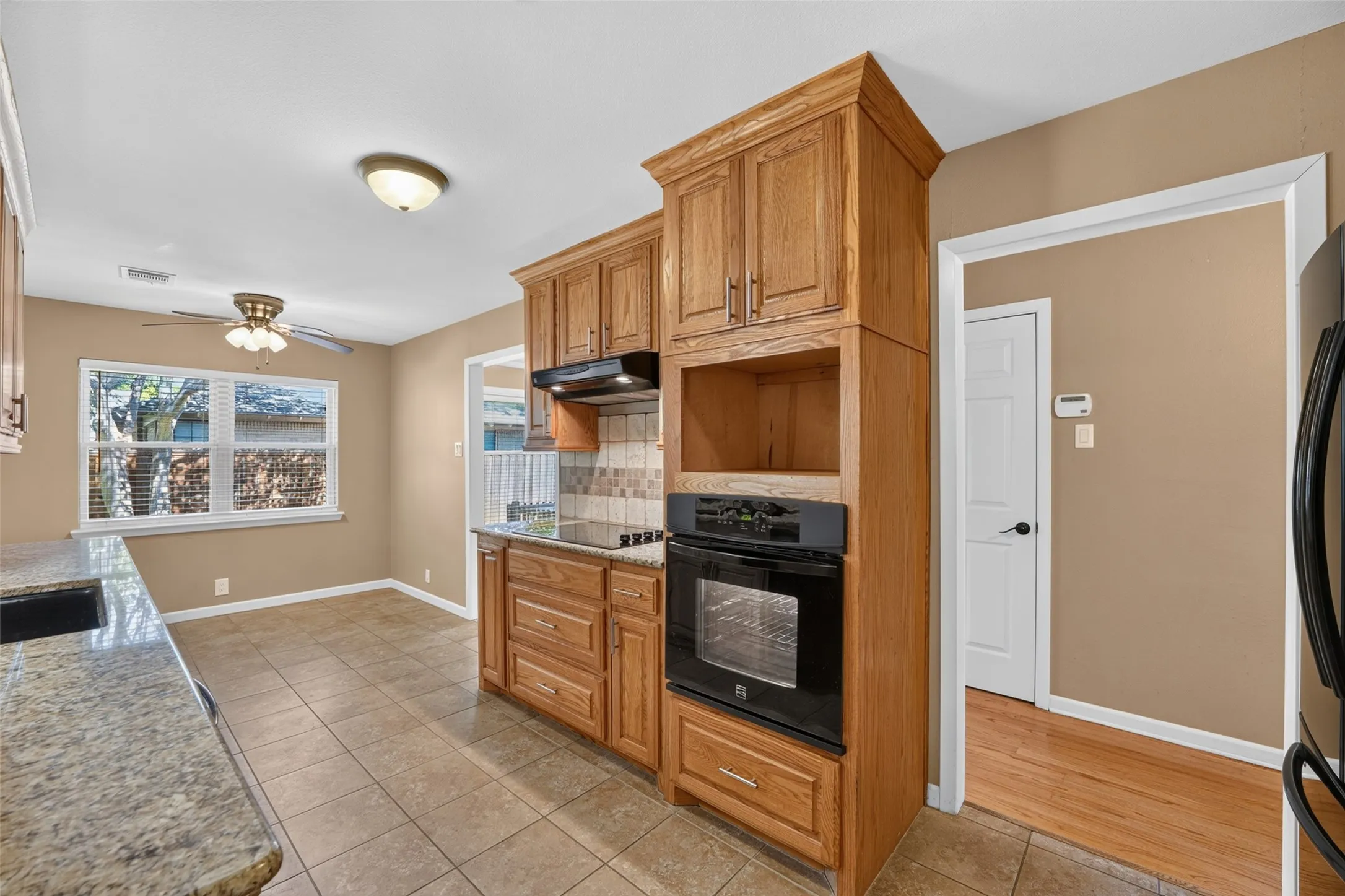 Single Family Residence For Sale in Dallas County , 9733 Edgelake Drive, Dallas, Texas 75218, 3 Bedroom, 2 Bathroom, 2 Garage spaces, 1,813 Sqft, built in 1951, mls#21405994, Real Estate Agent in Dallas, Homes For Sale in Dallas county, Homes For Sale in Dallas, Realtor in Dallas Texas, Real Estate Brokerage Independent Realty Texas, Luminita Cordes Realtor