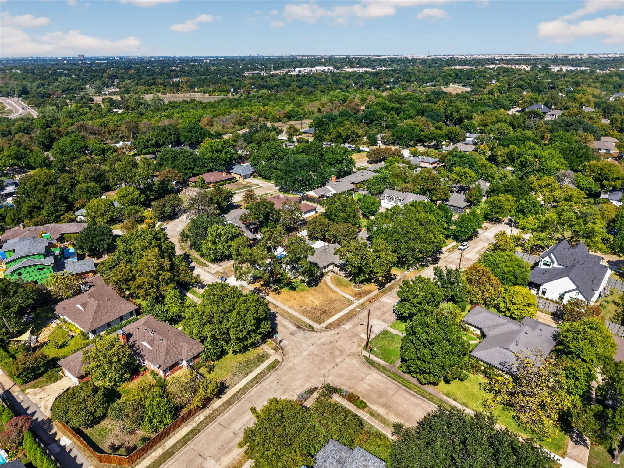 Single Family Residence For Sale in Dallas County , 9733 Edgelake Drive, Dallas, Texas 75218, 3 Bedroom, 2 Bathroom, 2 Garage spaces, 1,813 Sqft, built in 1951, mls#21405994, Real Estate Agent in Dallas, Homes For Sale in Dallas county, Homes For Sale in Dallas, Realtor in Dallas Texas, Real Estate Brokerage Independent Realty Texas, Luminita Cordes Realtor