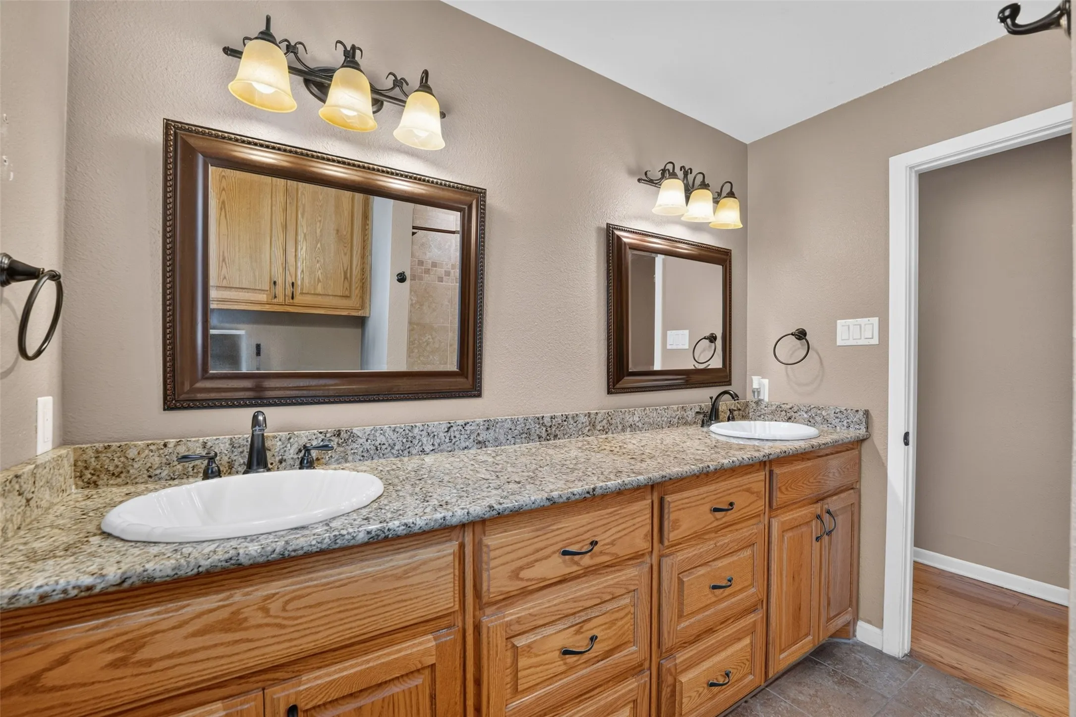 Single Family Residence For Sale in Dallas County , 9733 Edgelake Drive, Dallas, Texas 75218, 3 Bedroom, 2 Bathroom, 2 Garage spaces, 1,813 Sqft, built in 1951, mls#21405994, Real Estate Agent in Dallas, Homes For Sale in Dallas county, Homes For Sale in Dallas, Realtor in Dallas Texas, Real Estate Brokerage Independent Realty Texas, Luminita Cordes Realtor