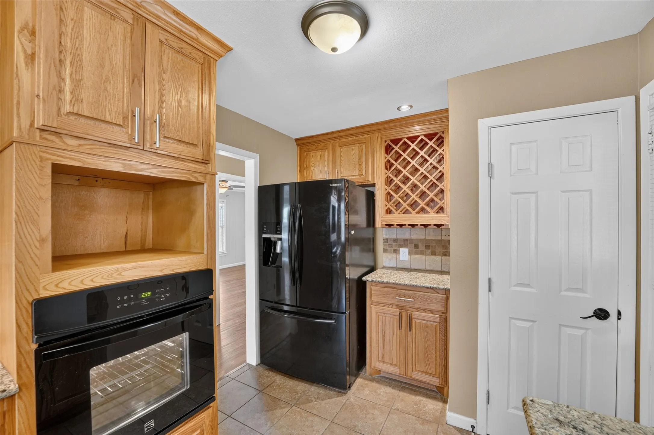 Single Family Residence For Sale in Dallas County , 9733 Edgelake Drive, Dallas, Texas 75218, 3 Bedroom, 2 Bathroom, 2 Garage spaces, 1,813 Sqft, built in 1951, mls#21405994, Real Estate Agent in Dallas, Homes For Sale in Dallas county, Homes For Sale in Dallas, Realtor in Dallas Texas, Real Estate Brokerage Independent Realty Texas, Luminita Cordes Realtor