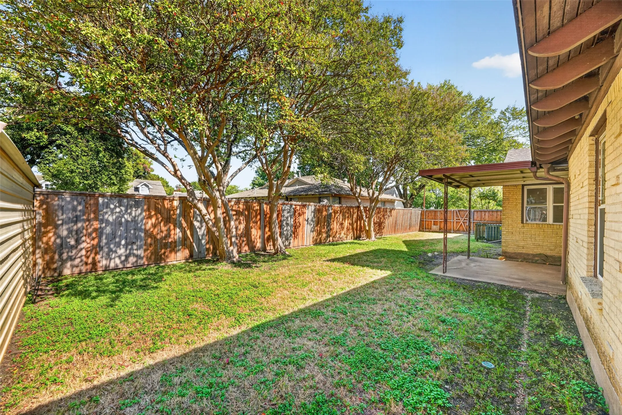 Single Family Residence For Sale in Dallas County , 9733 Edgelake Drive, Dallas, Texas 75218, 3 Bedroom, 2 Bathroom, 2 Garage spaces, 1,813 Sqft, built in 1951, mls#21405994, Real Estate Agent in Dallas, Homes For Sale in Dallas county, Homes For Sale in Dallas, Realtor in Dallas Texas, Real Estate Brokerage Independent Realty Texas, Luminita Cordes Realtor