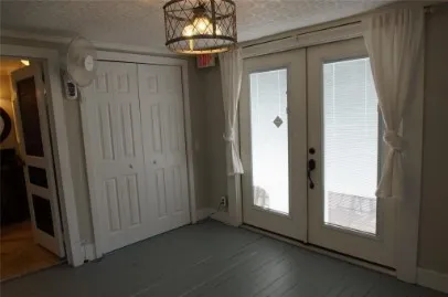 Single Family Residence For Rent in Van Zandt County , 402 E College Street, Canton, Texas 75103, 1 Bedroom, 1 Bathroom, Garage spaces, 500 Sqft, built in 1957, mls#21397582, Real Estate Agent in Canton, Homes For Rent in Van Zandt county, Homes For Rent in Canton, Realtor in Canton Texas, Real Estate Brokerage Independent Realty Texas, Luminita Cordes Realtor