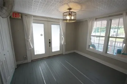 Single Family Residence For Rent in Van Zandt County , 402 E College Street, Canton, Texas 75103, 1 Bedroom, 1 Bathroom, Garage spaces, 500 Sqft, built in 1957, mls#21397582, Real Estate Agent in Canton, Homes For Rent in Van Zandt county, Homes For Rent in Canton, Realtor in Canton Texas, Real Estate Brokerage Independent Realty Texas, Luminita Cordes Realtor