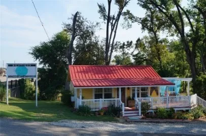 Single Family Residence For Rent in Van Zandt County , 402 E College Street, Canton, Texas 75103, 1 Bedroom, 1 Bathroom, Garage spaces, 500 Sqft, built in 1957, mls#21397582, Real Estate Agent in Canton, Homes For Rent in Van Zandt county, Homes For Rent in Canton, Realtor in Canton Texas, Real Estate Brokerage Independent Realty Texas, Luminita Cordes Realtor