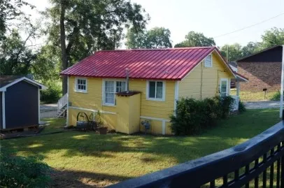 Single Family Residence For Rent in Van Zandt County , 402 E College Street, Canton, Texas 75103, 1 Bedroom, 1 Bathroom, Garage spaces, 500 Sqft, built in 1957, mls#21397582, Real Estate Agent in Canton, Homes For Rent in Van Zandt county, Homes For Rent in Canton, Realtor in Canton Texas, Real Estate Brokerage Independent Realty Texas, Luminita Cordes Realtor