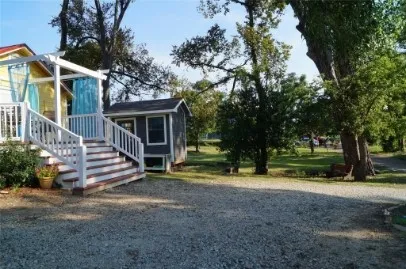 Single Family Residence For Rent in Van Zandt County , 402 E College Street, Canton, Texas 75103, 1 Bedroom, 1 Bathroom, Garage spaces, 500 Sqft, built in 1957, mls#21397582, Real Estate Agent in Canton, Homes For Rent in Van Zandt county, Homes For Rent in Canton, Realtor in Canton Texas, Real Estate Brokerage Independent Realty Texas, Luminita Cordes Realtor
