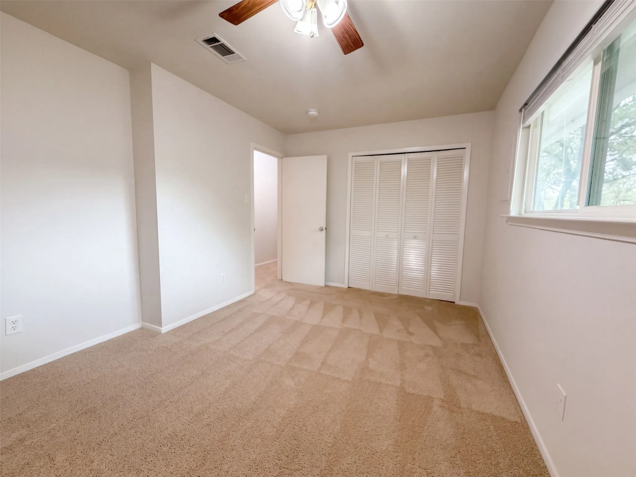 Single Family Residence For Sale in Tarrant County , 3411 Halifax Drive, Arlington, Texas 76013, 4 Bedroom, 2 Bathroom, 2 Garage spaces, 1,740 Sqft, built in 1966, mls#21405154, Real Estate Agent in Arlington, Homes For Sale in Tarrant county, Homes For Sale in Arlington, Realtor in Arlington Texas, Real Estate Brokerage Independent Realty Texas, Luminita Cordes Realtor