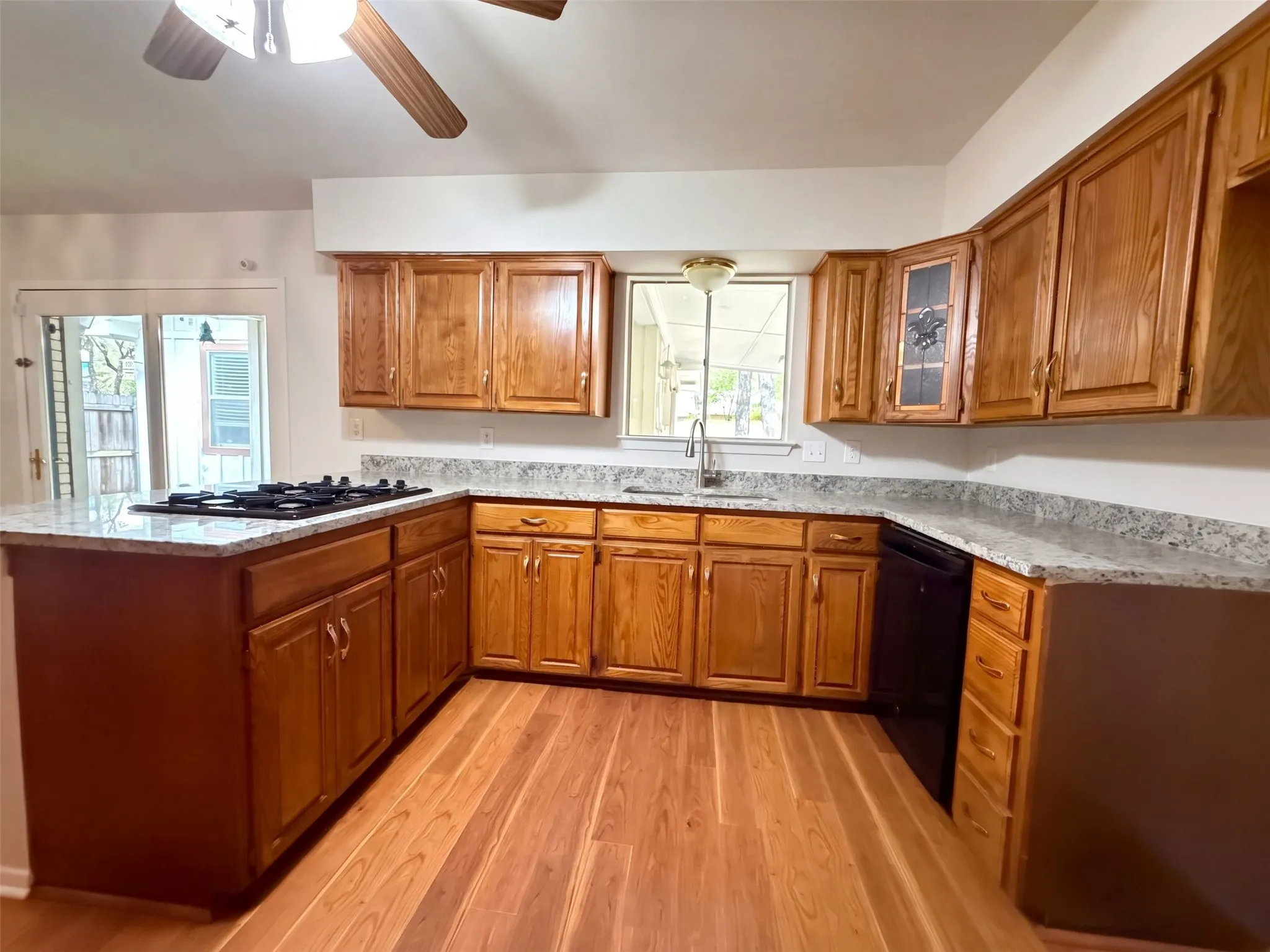 Single Family Residence For Sale in Tarrant County , 3411 Halifax Drive, Arlington, Texas 76013, 4 Bedroom, 2 Bathroom, 2 Garage spaces, 1,740 Sqft, built in 1966, mls#21405154, Real Estate Agent in Arlington, Homes For Sale in Tarrant county, Homes For Sale in Arlington, Realtor in Arlington Texas, Real Estate Brokerage Independent Realty Texas, Luminita Cordes Realtor