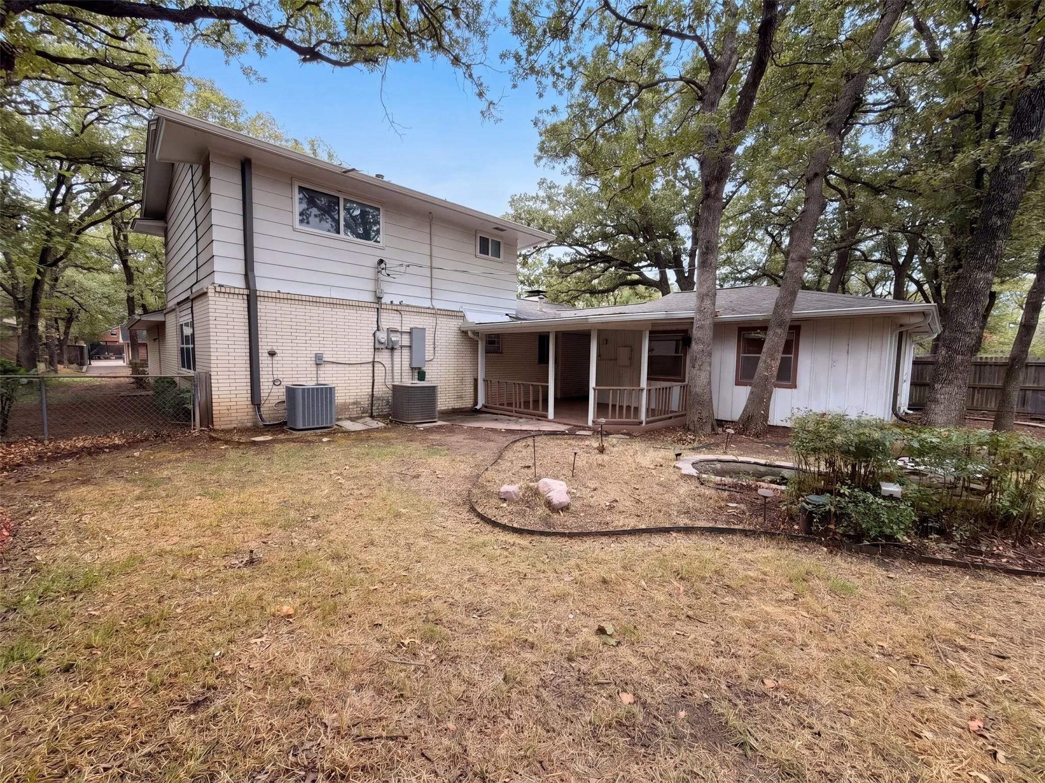 Single Family Residence For Sale in Tarrant County , 3411 Halifax Drive, Arlington, Texas 76013, 4 Bedroom, 2 Bathroom, 2 Garage spaces, 1,740 Sqft, built in 1966, mls#21405154, Real Estate Agent in Arlington, Homes For Sale in Tarrant county, Homes For Sale in Arlington, Realtor in Arlington Texas, Real Estate Brokerage Independent Realty Texas, Luminita Cordes Realtor