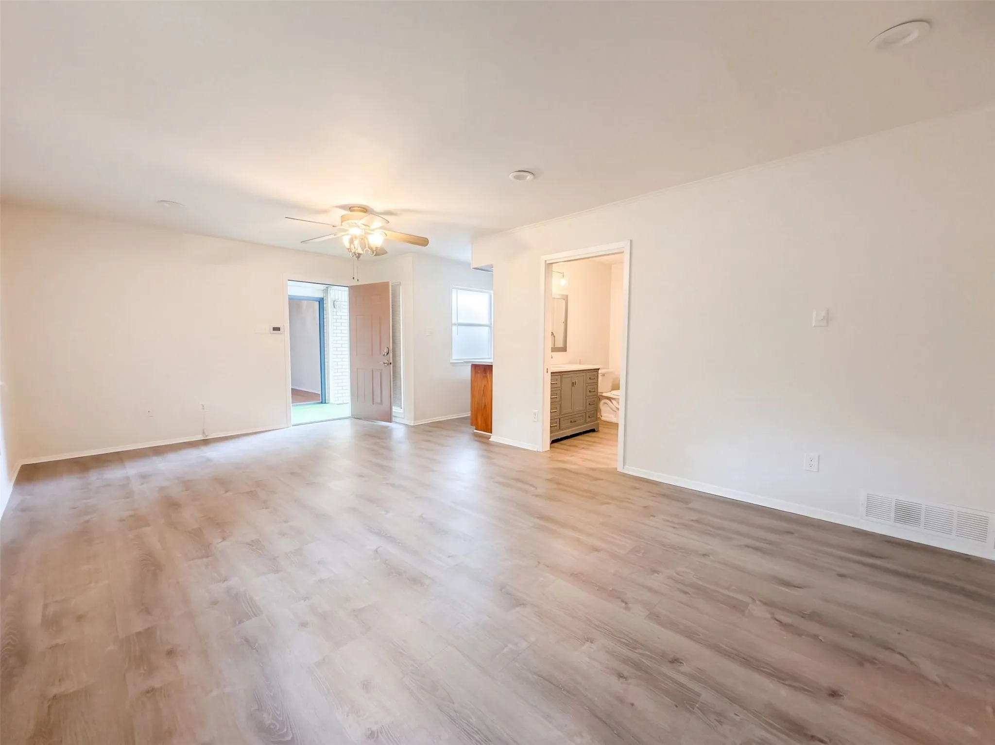 Single Family Residence For Sale in Tarrant County , 3411 Halifax Drive, Arlington, Texas 76013, 4 Bedroom, 2 Bathroom, 2 Garage spaces, 1,740 Sqft, built in 1966, mls#21405154, Real Estate Agent in Arlington, Homes For Sale in Tarrant county, Homes For Sale in Arlington, Realtor in Arlington Texas, Real Estate Brokerage Independent Realty Texas, Luminita Cordes Realtor