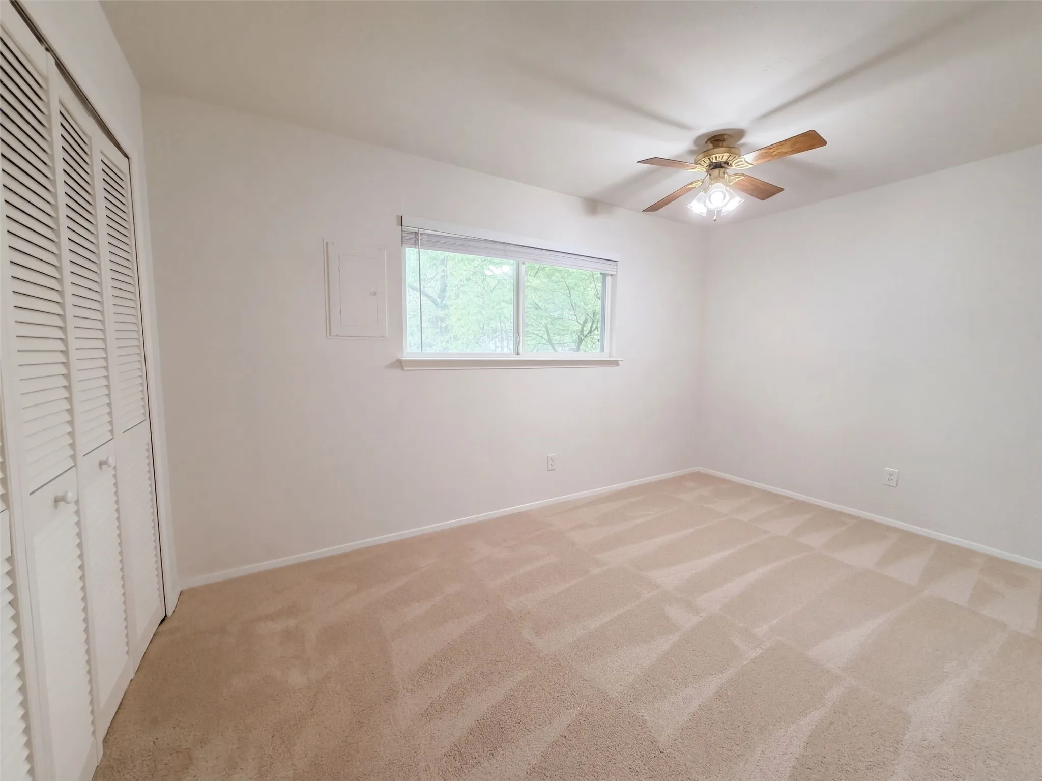 Single Family Residence For Sale in Tarrant County , 3411 Halifax Drive, Arlington, Texas 76013, 4 Bedroom, 2 Bathroom, 2 Garage spaces, 1,740 Sqft, built in 1966, mls#21405154, Real Estate Agent in Arlington, Homes For Sale in Tarrant county, Homes For Sale in Arlington, Realtor in Arlington Texas, Real Estate Brokerage Independent Realty Texas, Luminita Cordes Realtor