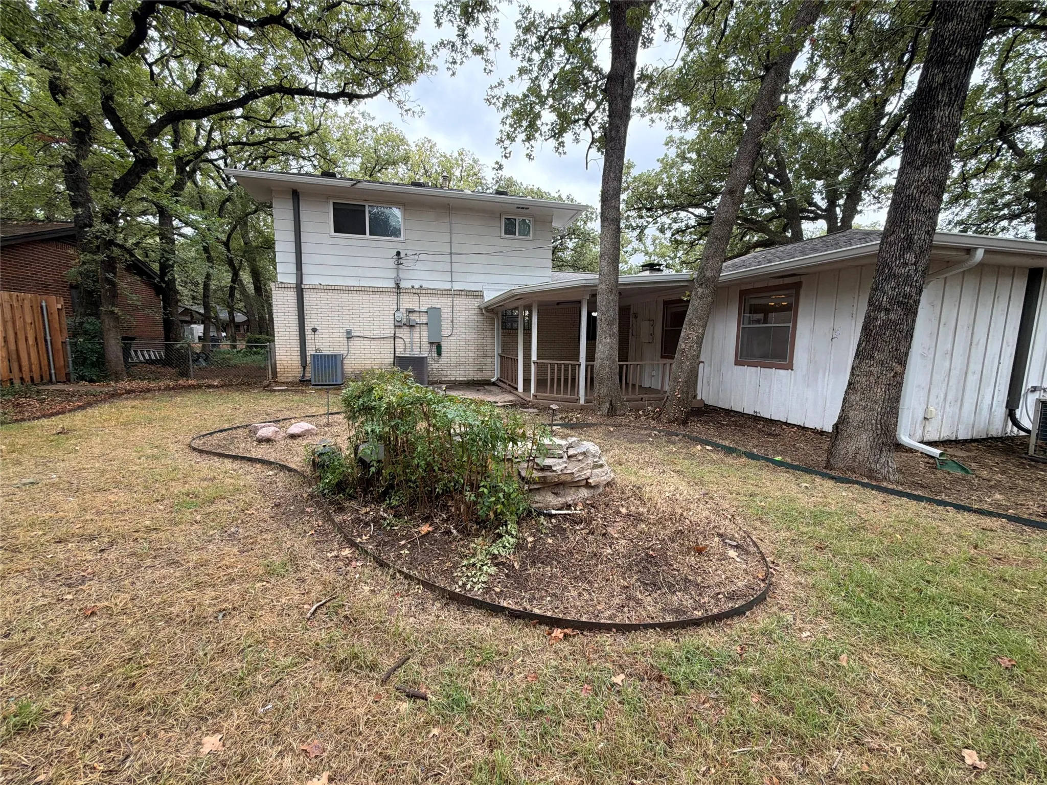 Single Family Residence For Sale in Tarrant County , 3411 Halifax Drive, Arlington, Texas 76013, 4 Bedroom, 2 Bathroom, 2 Garage spaces, 1,740 Sqft, built in 1966, mls#21405154, Real Estate Agent in Arlington, Homes For Sale in Tarrant county, Homes For Sale in Arlington, Realtor in Arlington Texas, Real Estate Brokerage Independent Realty Texas, Luminita Cordes Realtor