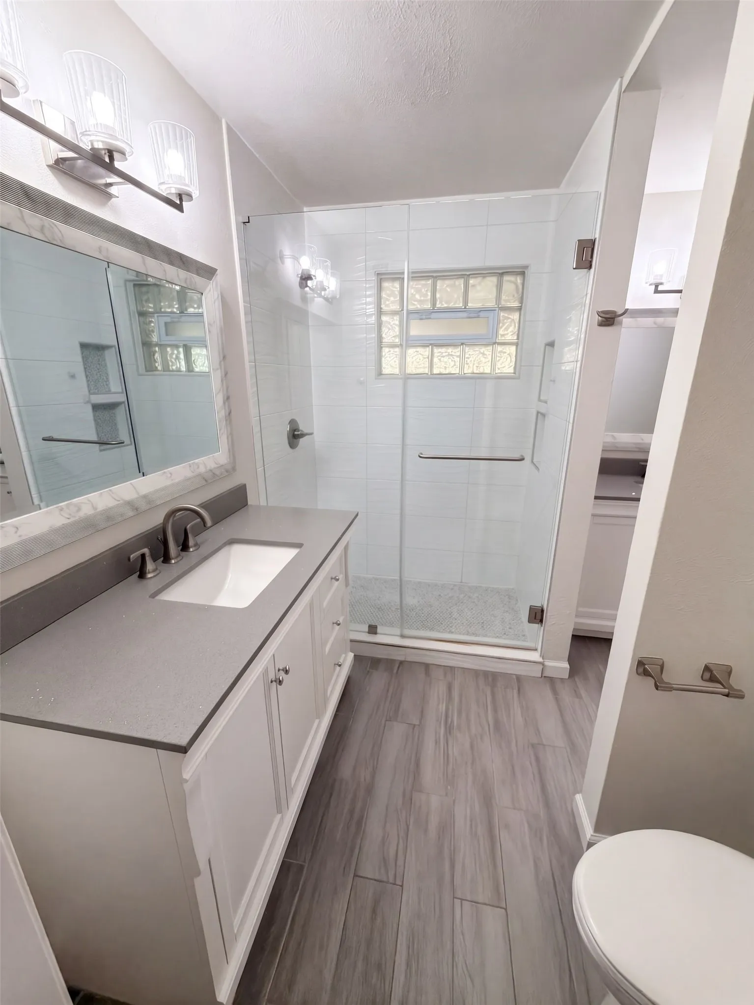 Single Family Residence For Sale in Tarrant County , 3411 Halifax Drive, Arlington, Texas 76013, 4 Bedroom, 2 Bathroom, 2 Garage spaces, 1,740 Sqft, built in 1966, mls#21405154, Real Estate Agent in Arlington, Homes For Sale in Tarrant county, Homes For Sale in Arlington, Realtor in Arlington Texas, Real Estate Brokerage Independent Realty Texas, Luminita Cordes Realtor