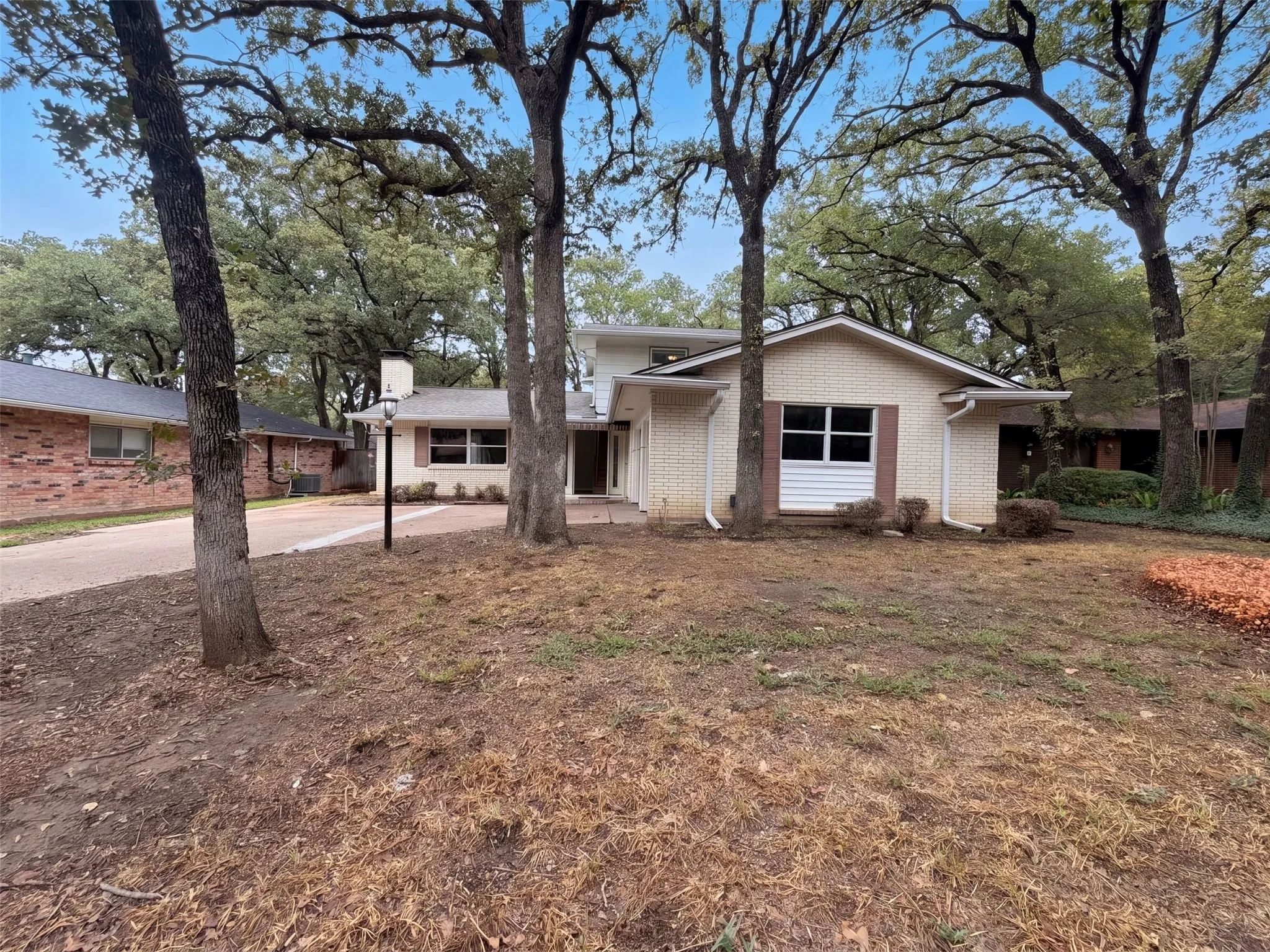 Single Family Residence For Sale in Tarrant County , 3411 Halifax Drive, Arlington, Texas 76013, 4 Bedroom, 2 Bathroom, 2 Garage spaces, 1,740 Sqft, built in 1966, mls#21405154, Real Estate Agent in Arlington, Homes For Sale in Tarrant county, Homes For Sale in Arlington, Realtor in Arlington Texas, Real Estate Brokerage Independent Realty Texas, Luminita Cordes Realtor