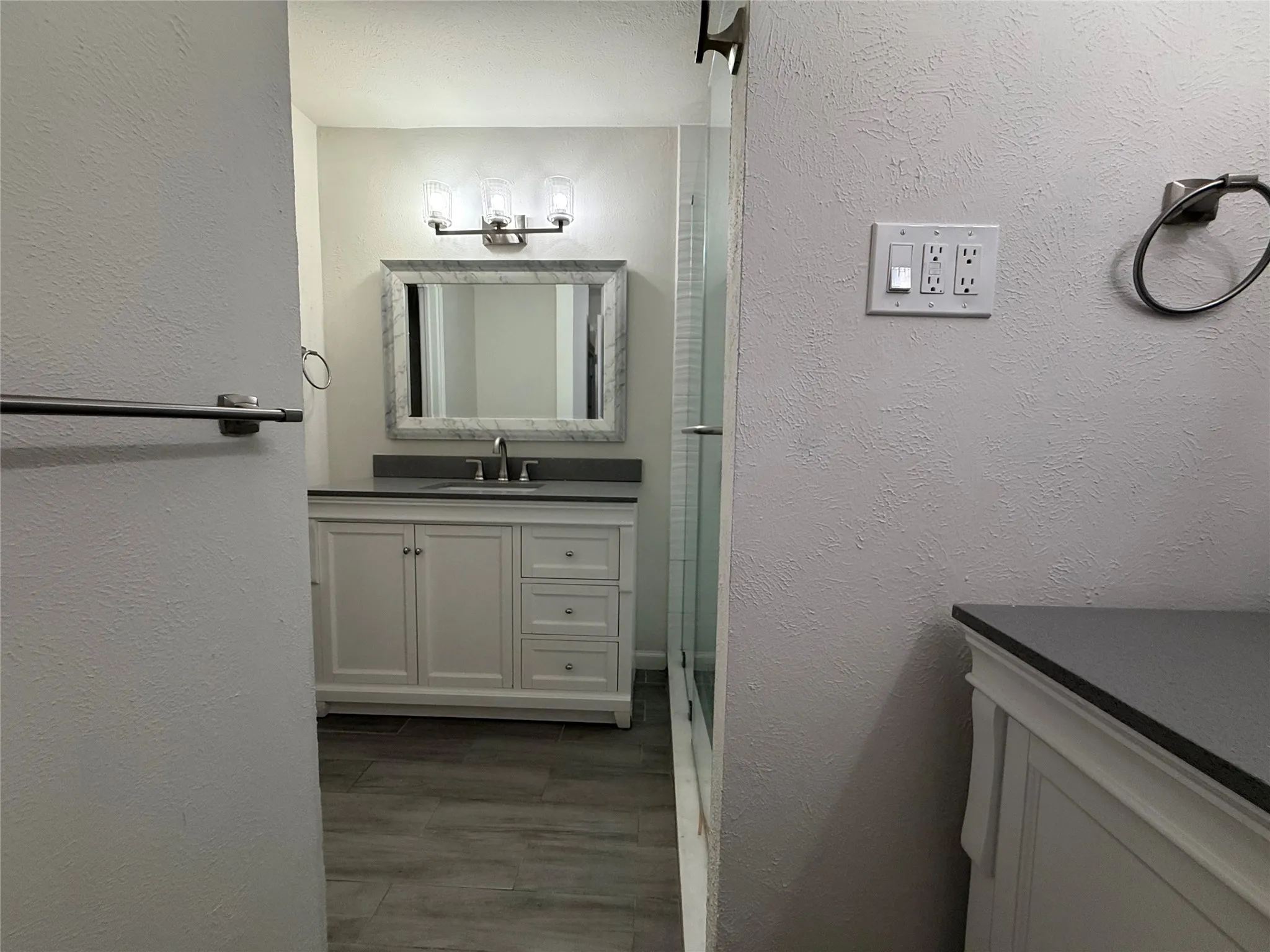 Single Family Residence For Sale in Tarrant County , 3411 Halifax Drive, Arlington, Texas 76013, 4 Bedroom, 2 Bathroom, 2 Garage spaces, 1,740 Sqft, built in 1966, mls#21405154, Real Estate Agent in Arlington, Homes For Sale in Tarrant county, Homes For Sale in Arlington, Realtor in Arlington Texas, Real Estate Brokerage Independent Realty Texas, Luminita Cordes Realtor