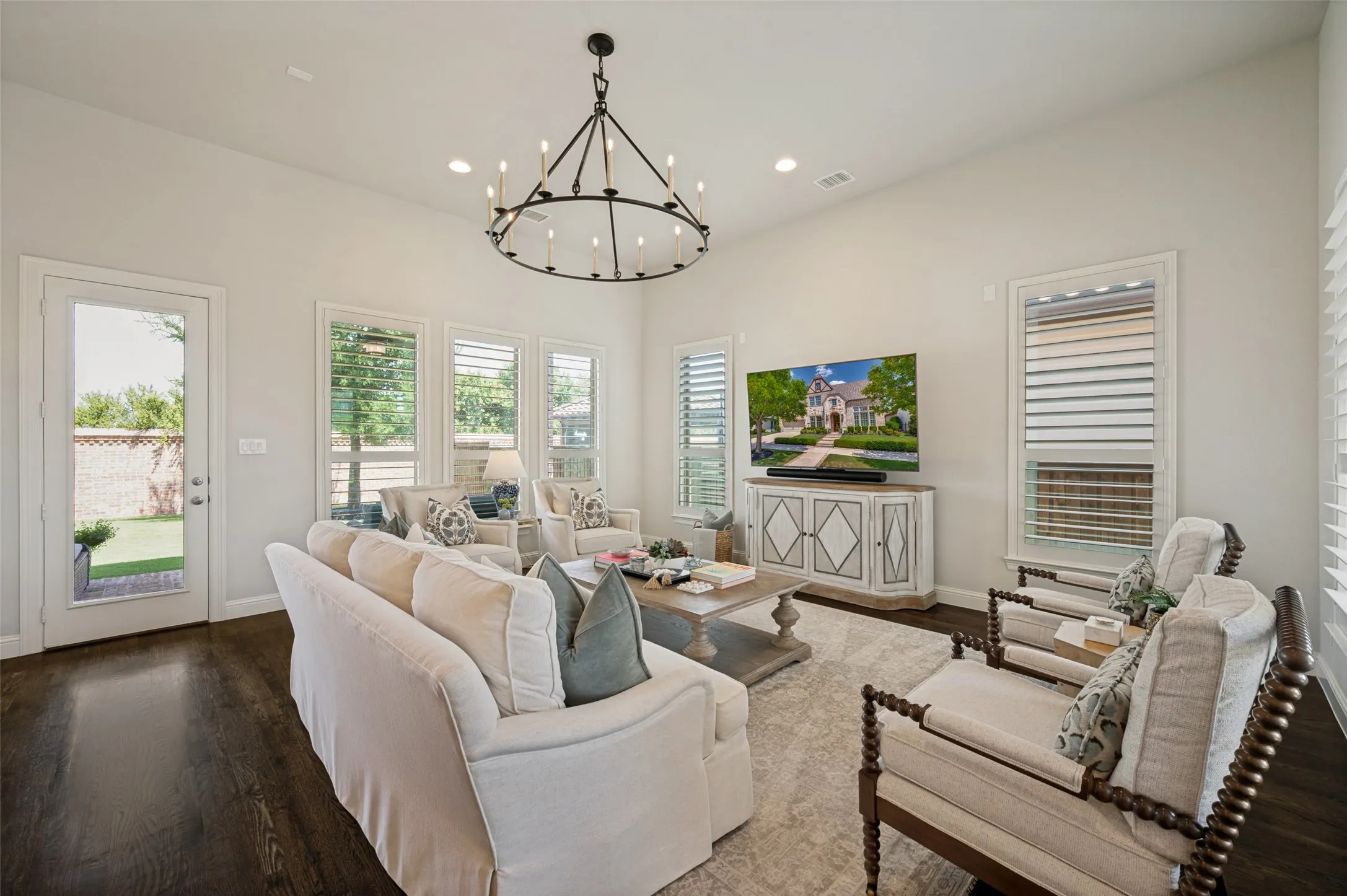 Single Family Residence For Sale in Denton County , 12910 Timber Crossing Drive, Frisco, Texas 75033, 4 Bedroom, 6 Bathroom, 3 Garage spaces, 4,094 Sqft, built in 2016, mls#21405666, Real Estate Agent in Frisco, Homes For Sale in Denton county, Homes For Sale in Frisco, Realtor in Frisco Texas, Real Estate Brokerage Independent Realty Texas, Luminita Cordes Realtor