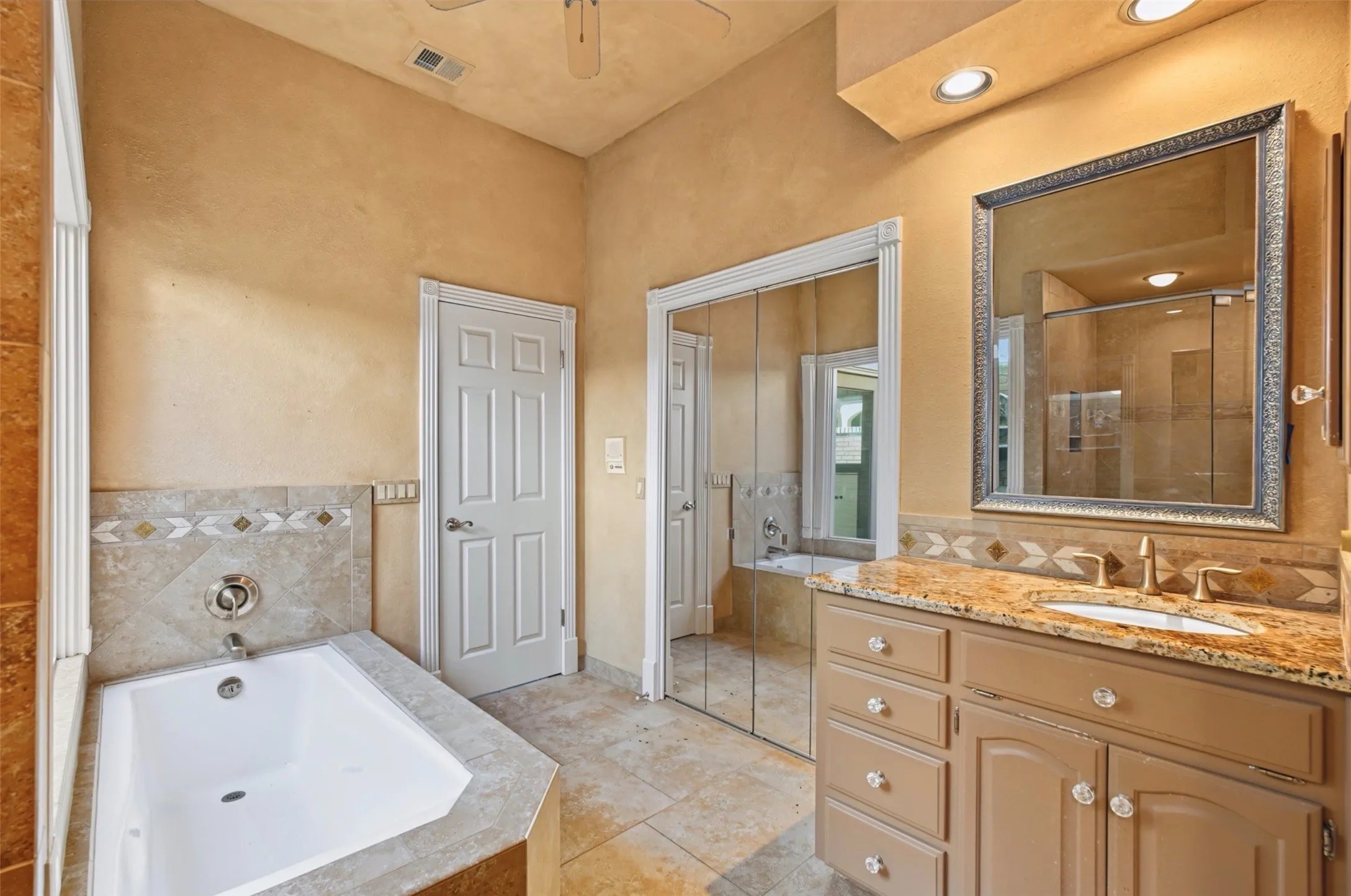 Single Family Residence For Sale in Bexar County , 19154 Kristen Way, San Antonio, Texas 78258, 3 Bedroom, 3 Bathroom, 3 Garage spaces, 3,001 Sqft, built in 1988, mls#21393834, Real Estate Agent in San Antonio, Homes For Sale in Bexar county, Homes For Sale in San Antonio, Realtor in San Antonio Texas, Real Estate Brokerage Independent Realty Texas, Luminita Cordes Realtor