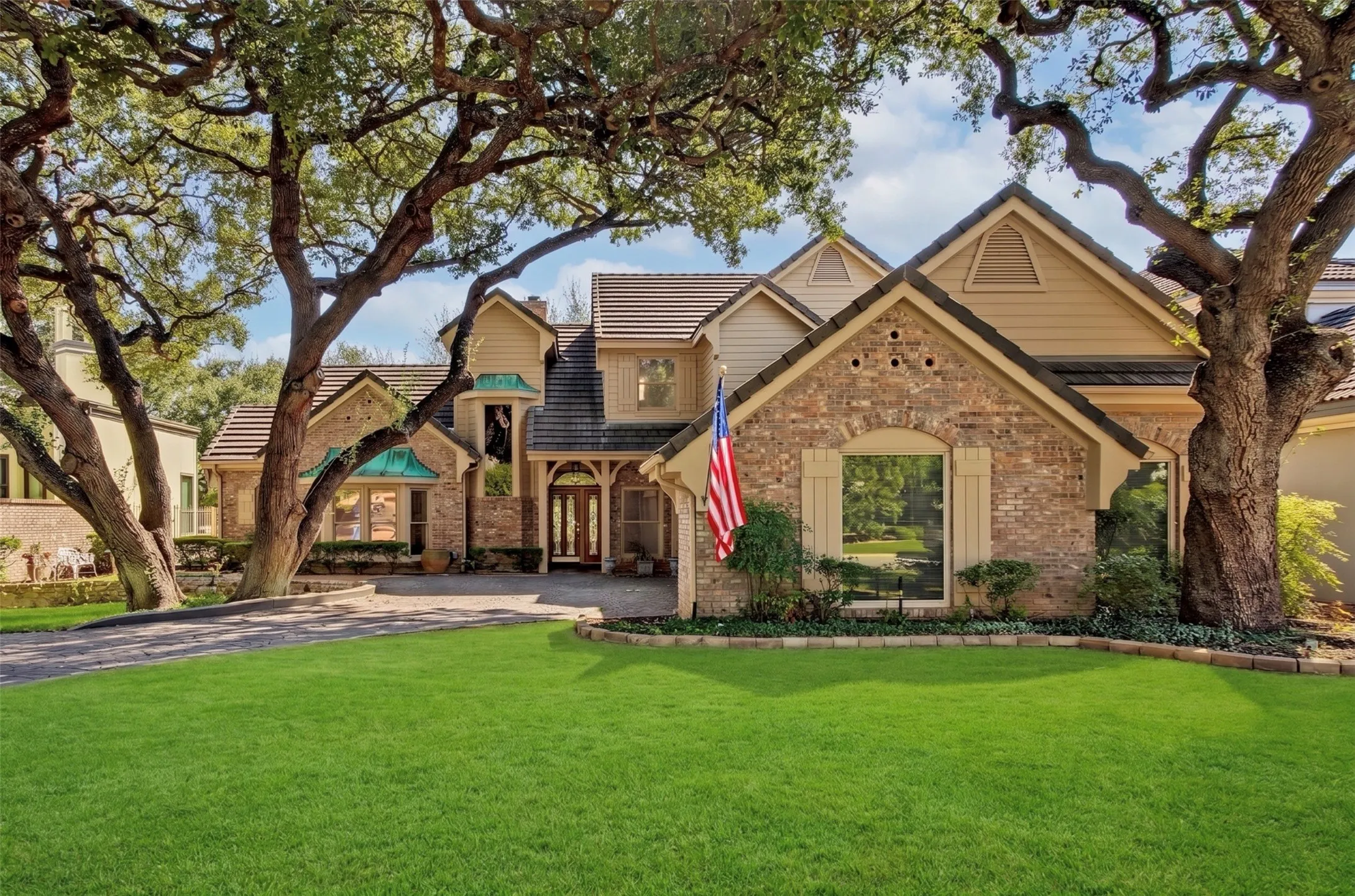 Single Family Residence For Sale in Bexar County , 19154 Kristen Way, San Antonio, Texas 78258, 3 Bedroom, 3 Bathroom, 3 Garage spaces, 3,001 Sqft, built in 1988, mls#21393834, Real Estate Agent in San Antonio, Homes For Sale in Bexar county, Homes For Sale in San Antonio, Realtor in San Antonio Texas, Real Estate Brokerage Independent Realty Texas, Luminita Cordes Realtor