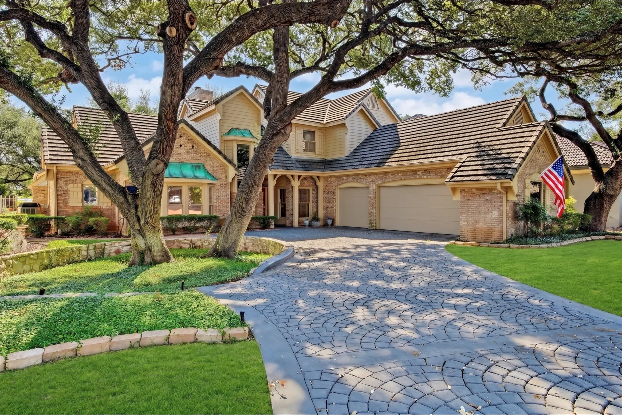 Single Family Residence For Sale in Bexar County , 19154 Kristen Way, San Antonio, Texas 78258, 3 Bedroom, 3 Bathroom, 3 Garage spaces, 3,001 Sqft, built in 1988, mls#21393834, Real Estate Agent in San Antonio, Homes For Sale in Bexar county, Homes For Sale in San Antonio, Realtor in San Antonio Texas, Real Estate Brokerage Independent Realty Texas, Luminita Cordes Realtor
