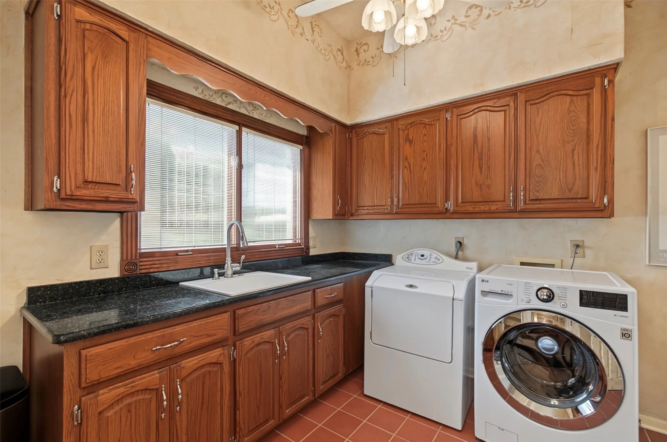 Single Family Residence For Sale in Bexar County , 19154 Kristen Way, San Antonio, Texas 78258, 3 Bedroom, 3 Bathroom, 3 Garage spaces, 3,001 Sqft, built in 1988, mls#21393834, Real Estate Agent in San Antonio, Homes For Sale in Bexar county, Homes For Sale in San Antonio, Realtor in San Antonio Texas, Real Estate Brokerage Independent Realty Texas, Luminita Cordes Realtor