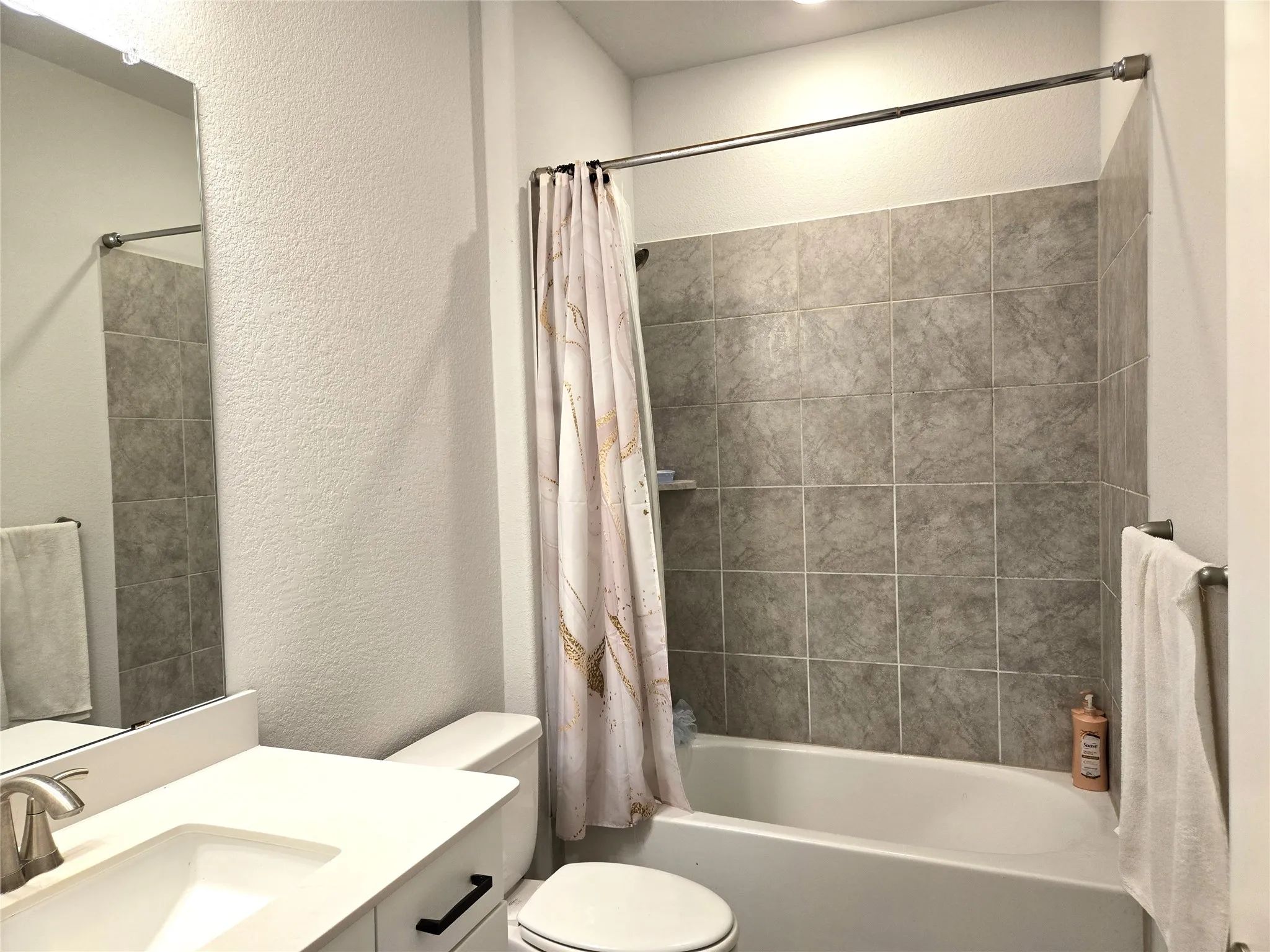 Single Family Residence For Sale in Denton County , 2465 Yosemite Way, Corinth, Texas 76210, 5 Bedroom, 3 Bathroom, 2 Garage spaces, 3,064 Sqft, built in 2023, mls#21388104, Real Estate Agent in Corinth, Homes For Sale in Denton county, Homes For Sale in Corinth, Realtor in Corinth Texas, Real Estate Brokerage Independent Realty Texas, Luminita Cordes Realtor