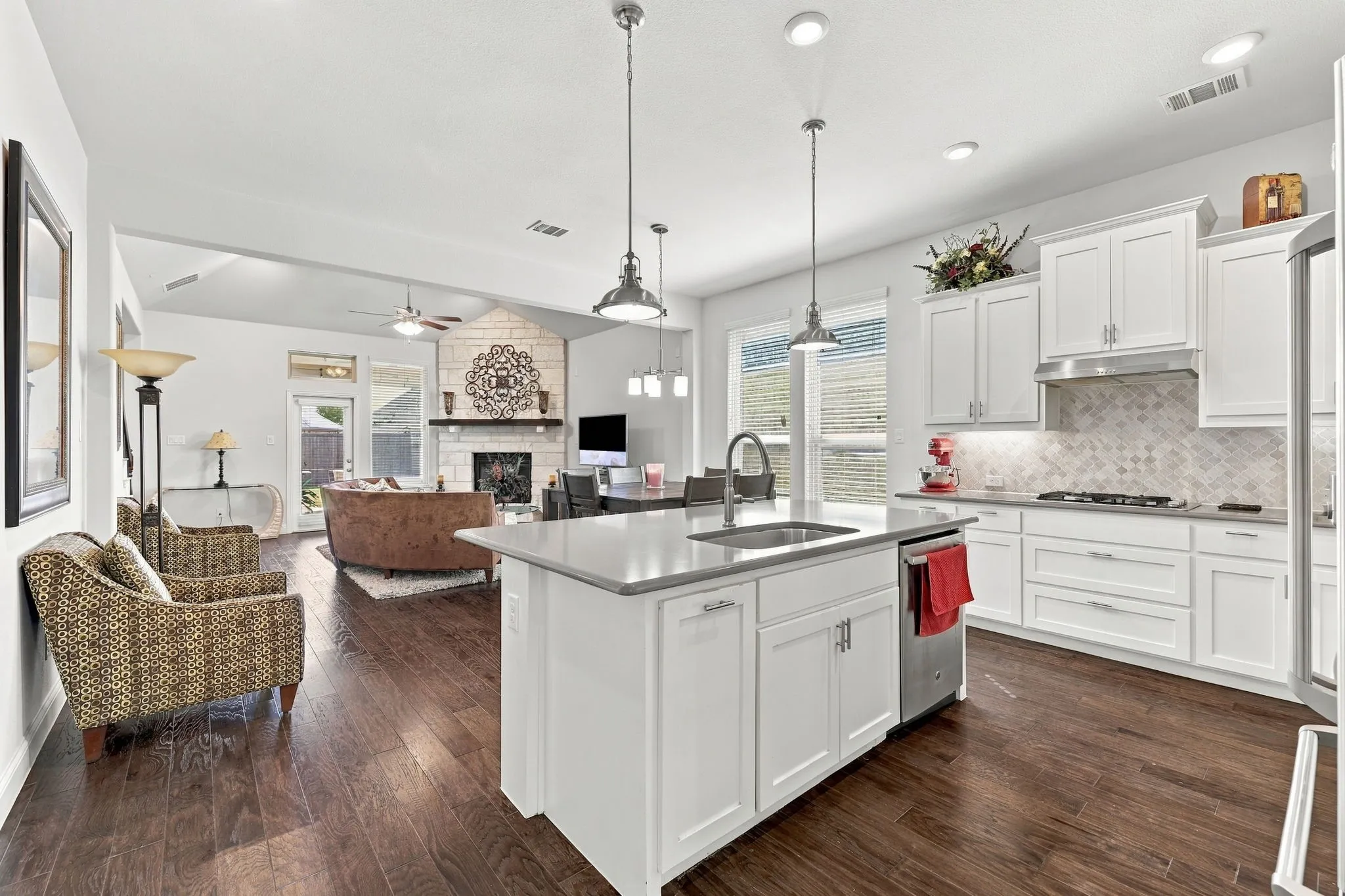 Single Family Residence For Sale in Collin County , 3516 Charleston Drive, Melissa, Texas 75454, 4 Bedroom, 3 Bathroom, 2 Garage spaces, 2,913 Sqft, built in 2017, mls#21405477, Real Estate Agent in Melissa, Homes For Sale in Collin county, Homes For Sale in Melissa, Realtor in Melissa Texas, Real Estate Brokerage Independent Realty Texas, Luminita Cordes Realtor
