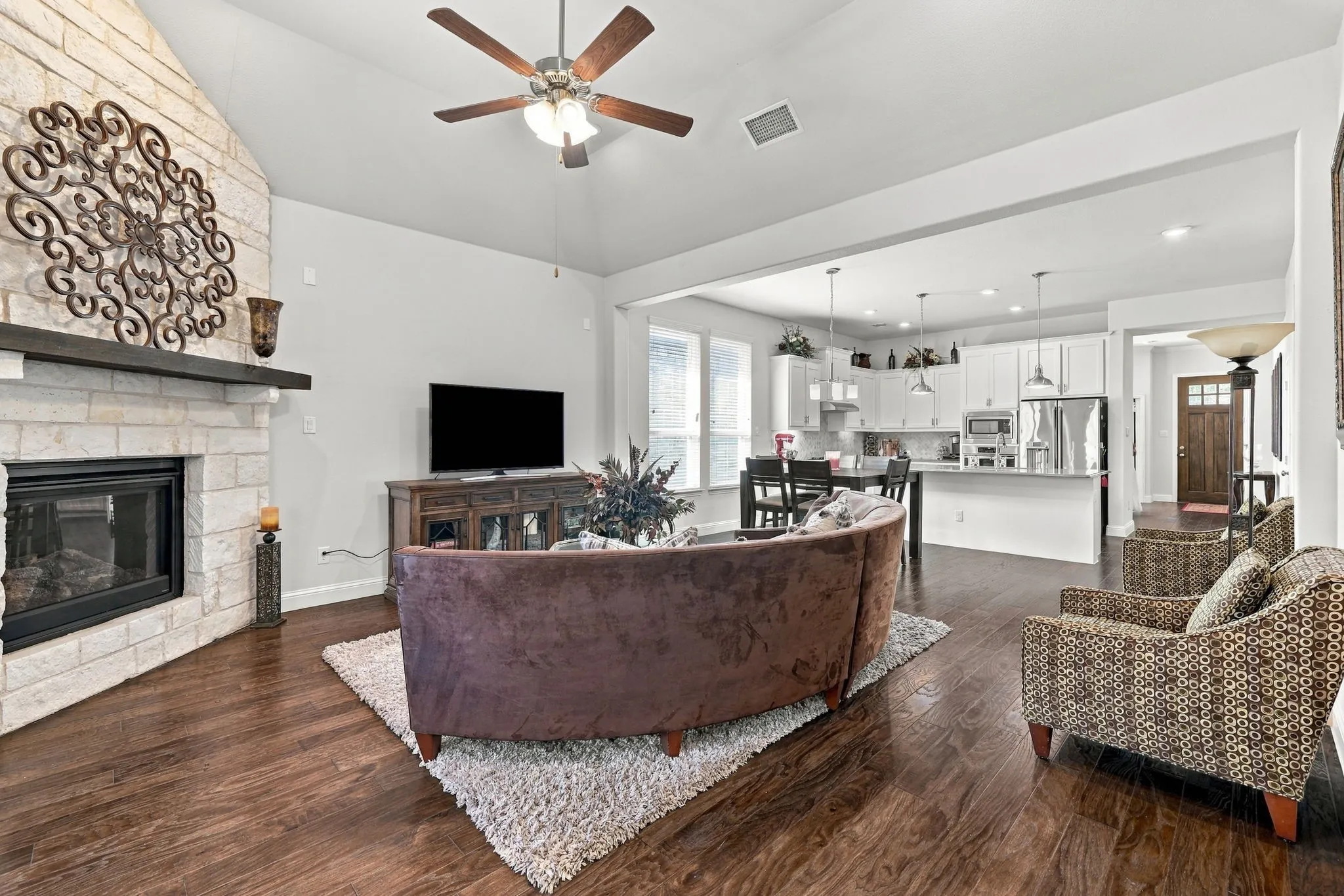 Single Family Residence For Sale in Collin County , 3516 Charleston Drive, Melissa, Texas 75454, 4 Bedroom, 3 Bathroom, 2 Garage spaces, 2,913 Sqft, built in 2017, mls#21405477, Real Estate Agent in Melissa, Homes For Sale in Collin county, Homes For Sale in Melissa, Realtor in Melissa Texas, Real Estate Brokerage Independent Realty Texas, Luminita Cordes Realtor