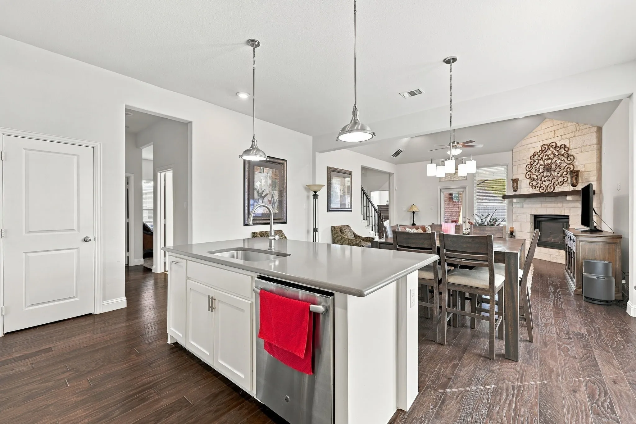 Single Family Residence For Sale in Collin County , 3516 Charleston Drive, Melissa, Texas 75454, 4 Bedroom, 3 Bathroom, 2 Garage spaces, 2,913 Sqft, built in 2017, mls#21405477, Real Estate Agent in Melissa, Homes For Sale in Collin county, Homes For Sale in Melissa, Realtor in Melissa Texas, Real Estate Brokerage Independent Realty Texas, Luminita Cordes Realtor