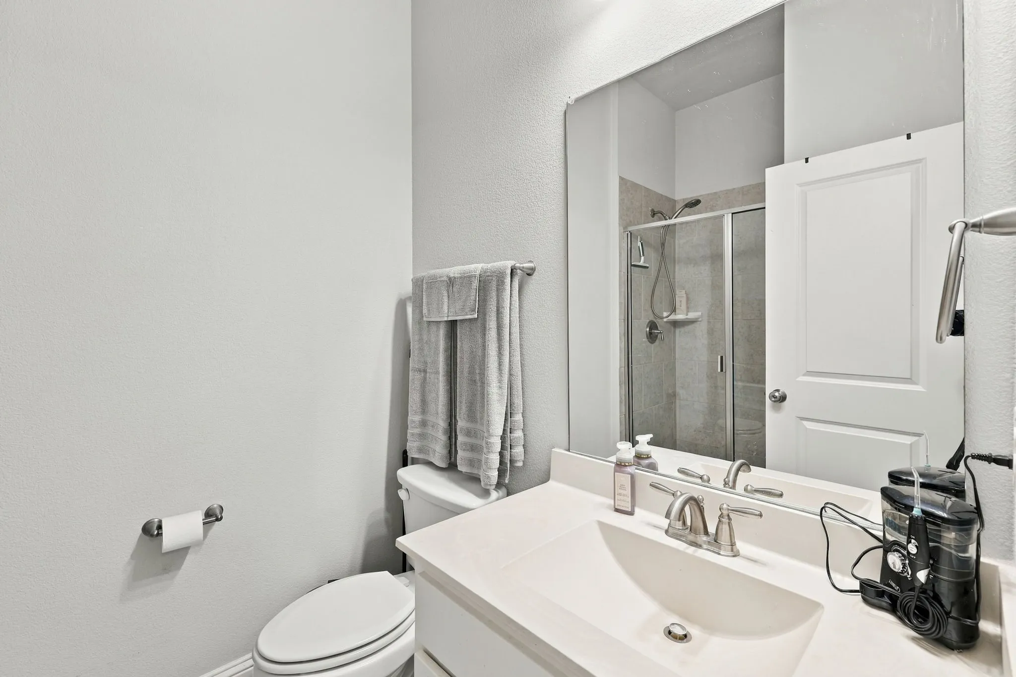 Single Family Residence For Sale in Collin County , 3516 Charleston Drive, Melissa, Texas 75454, 4 Bedroom, 3 Bathroom, 2 Garage spaces, 2,913 Sqft, built in 2017, mls#21405477, Real Estate Agent in Melissa, Homes For Sale in Collin county, Homes For Sale in Melissa, Realtor in Melissa Texas, Real Estate Brokerage Independent Realty Texas, Luminita Cordes Realtor