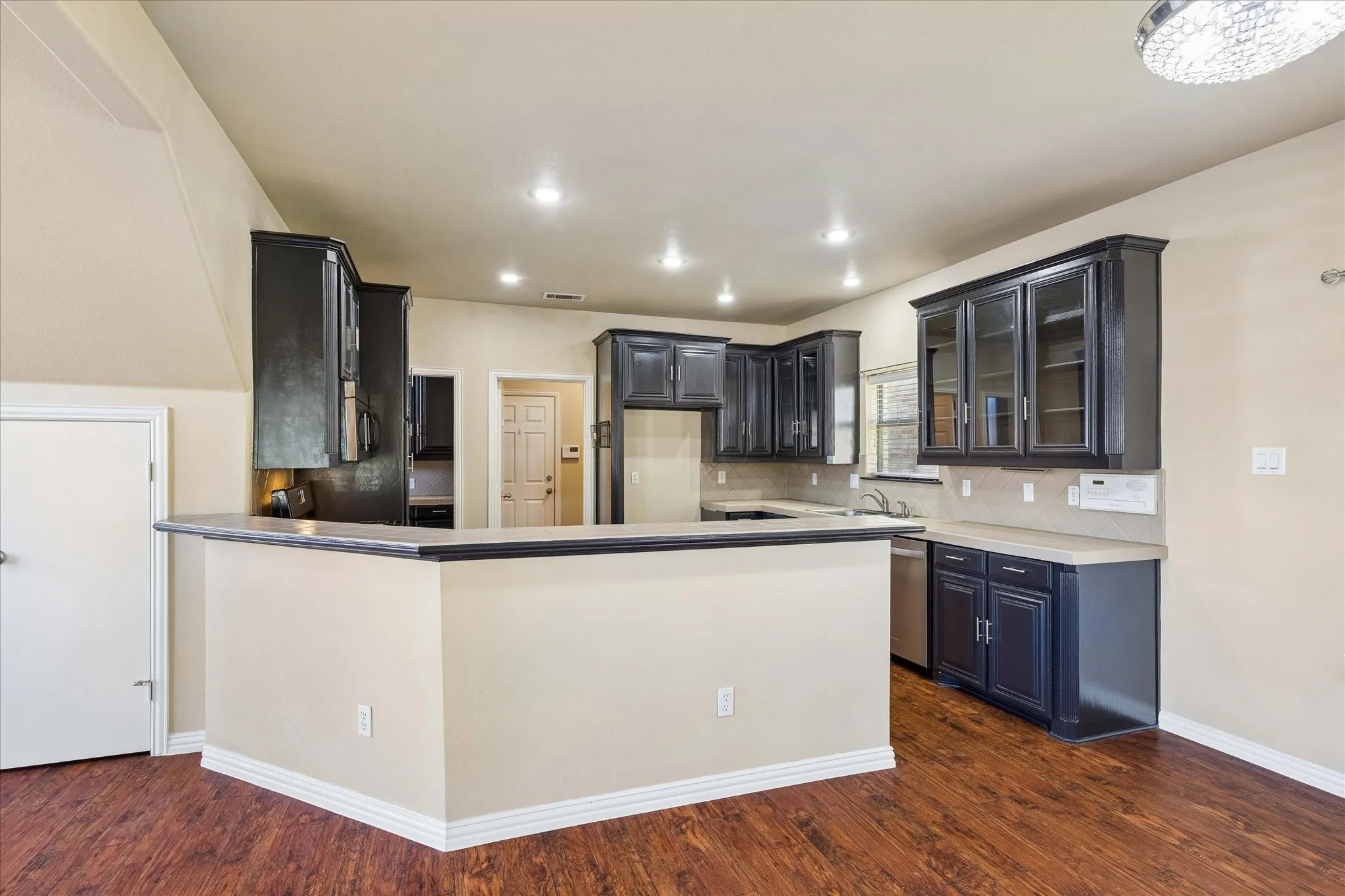 Single Family Residence For Sale in Dallas County , 2047 Chevella Drive, Dallas, Texas 75232, 4 Bedroom, 3 Bathroom, 2 Garage spaces, 2,463 Sqft, built in 2001, mls#21403574, Real Estate Agent in Dallas, Homes For Sale in Dallas county, Homes For Sale in Dallas, Realtor in Dallas Texas, Real Estate Brokerage Independent Realty Texas, Luminita Cordes Realtor