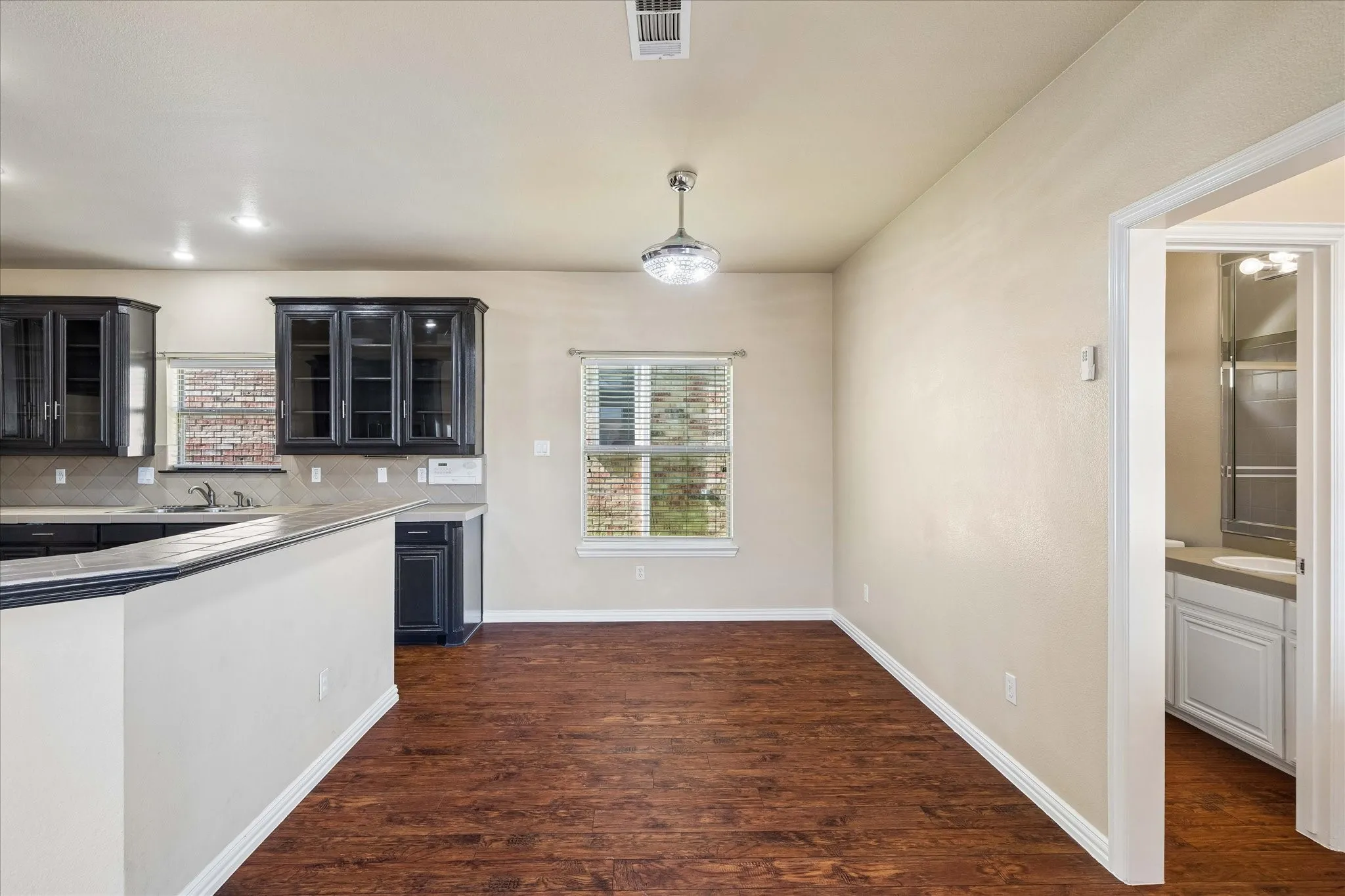 Single Family Residence For Sale in Dallas County , 2047 Chevella Drive, Dallas, Texas 75232, 4 Bedroom, 3 Bathroom, 2 Garage spaces, 2,463 Sqft, built in 2001, mls#21403574, Real Estate Agent in Dallas, Homes For Sale in Dallas county, Homes For Sale in Dallas, Realtor in Dallas Texas, Real Estate Brokerage Independent Realty Texas, Luminita Cordes Realtor