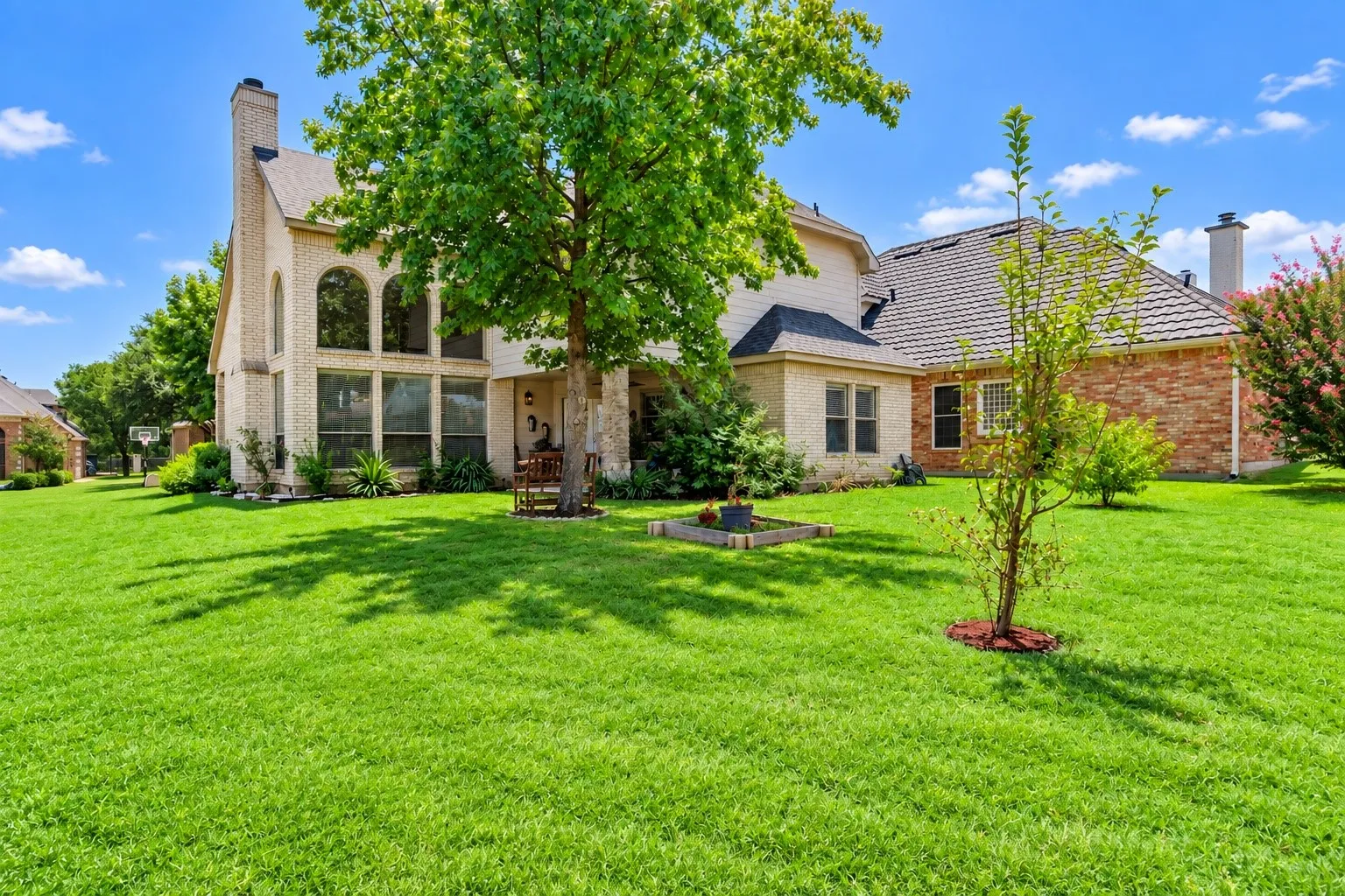 Single Family Residence For Sale in Dallas County , 2047 Chevella Drive, Dallas, Texas 75232, 4 Bedroom, 3 Bathroom, 2 Garage spaces, 2,463 Sqft, built in 2001, mls#21403574, Real Estate Agent in Dallas, Homes For Sale in Dallas county, Homes For Sale in Dallas, Realtor in Dallas Texas, Real Estate Brokerage Independent Realty Texas, Luminita Cordes Realtor