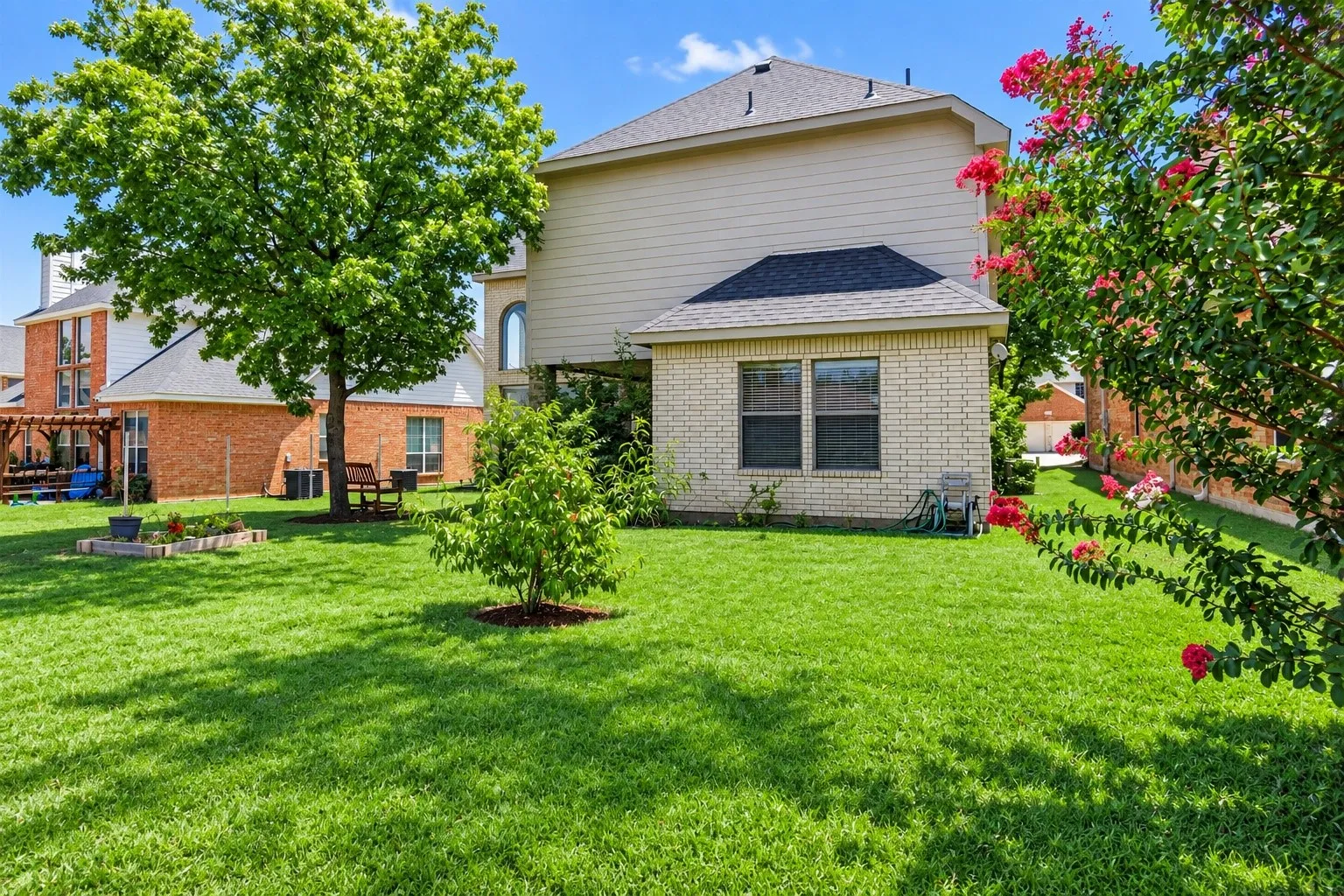 Single Family Residence For Sale in Dallas County , 2047 Chevella Drive, Dallas, Texas 75232, 4 Bedroom, 3 Bathroom, 2 Garage spaces, 2,463 Sqft, built in 2001, mls#21403574, Real Estate Agent in Dallas, Homes For Sale in Dallas county, Homes For Sale in Dallas, Realtor in Dallas Texas, Real Estate Brokerage Independent Realty Texas, Luminita Cordes Realtor