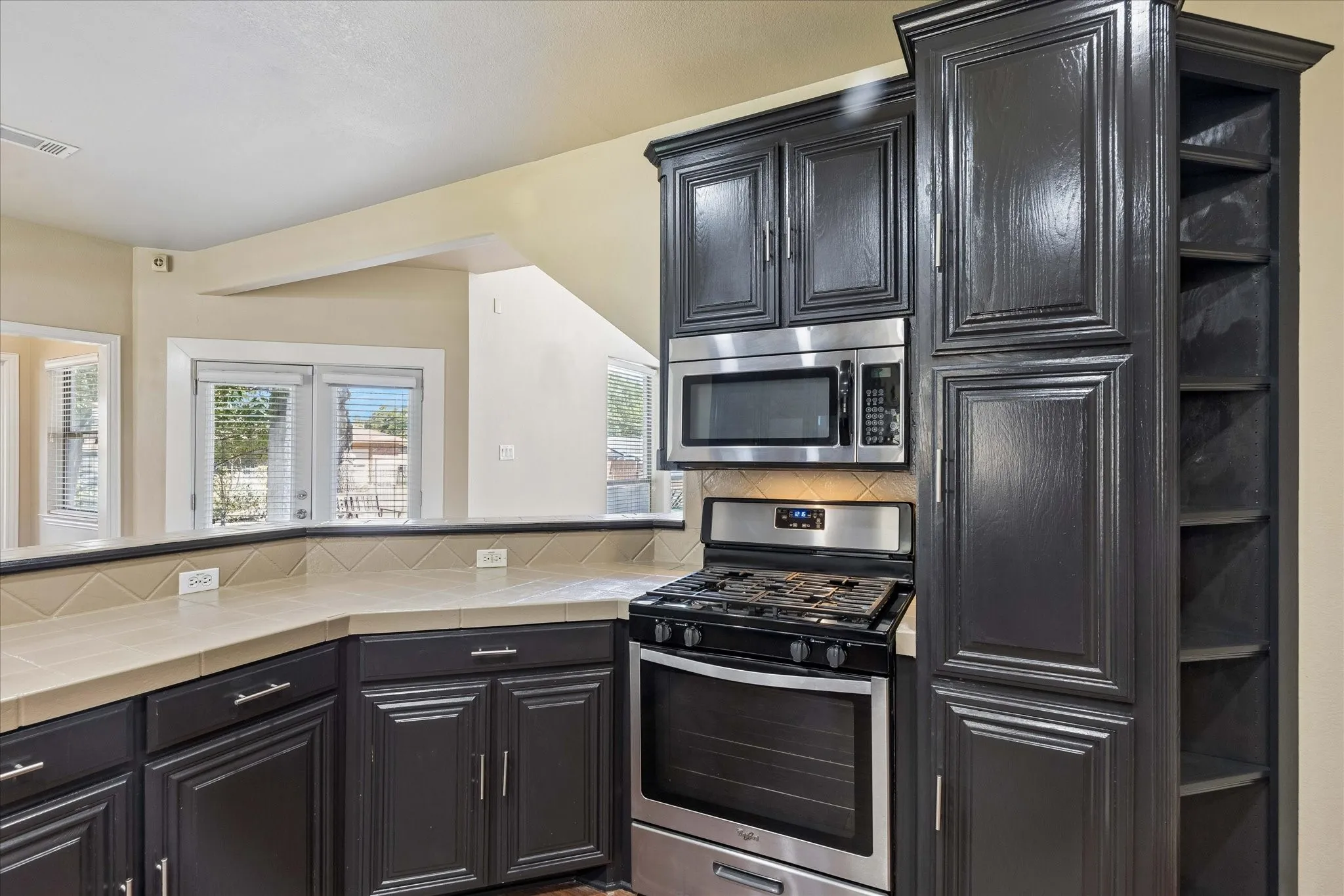 Single Family Residence For Sale in Dallas County , 2047 Chevella Drive, Dallas, Texas 75232, 4 Bedroom, 3 Bathroom, 2 Garage spaces, 2,463 Sqft, built in 2001, mls#21403574, Real Estate Agent in Dallas, Homes For Sale in Dallas county, Homes For Sale in Dallas, Realtor in Dallas Texas, Real Estate Brokerage Independent Realty Texas, Luminita Cordes Realtor