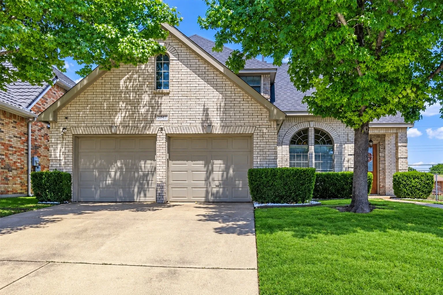 Single Family Residence For Sale in Dallas County , 2047 Chevella Drive, Dallas, Texas 75232, 4 Bedroom, 3 Bathroom, 2 Garage spaces, 2,463 Sqft, built in 2001, mls#21403574, Real Estate Agent in Dallas, Homes For Sale in Dallas county, Homes For Sale in Dallas, Realtor in Dallas Texas, Real Estate Brokerage Independent Realty Texas, Luminita Cordes Realtor
