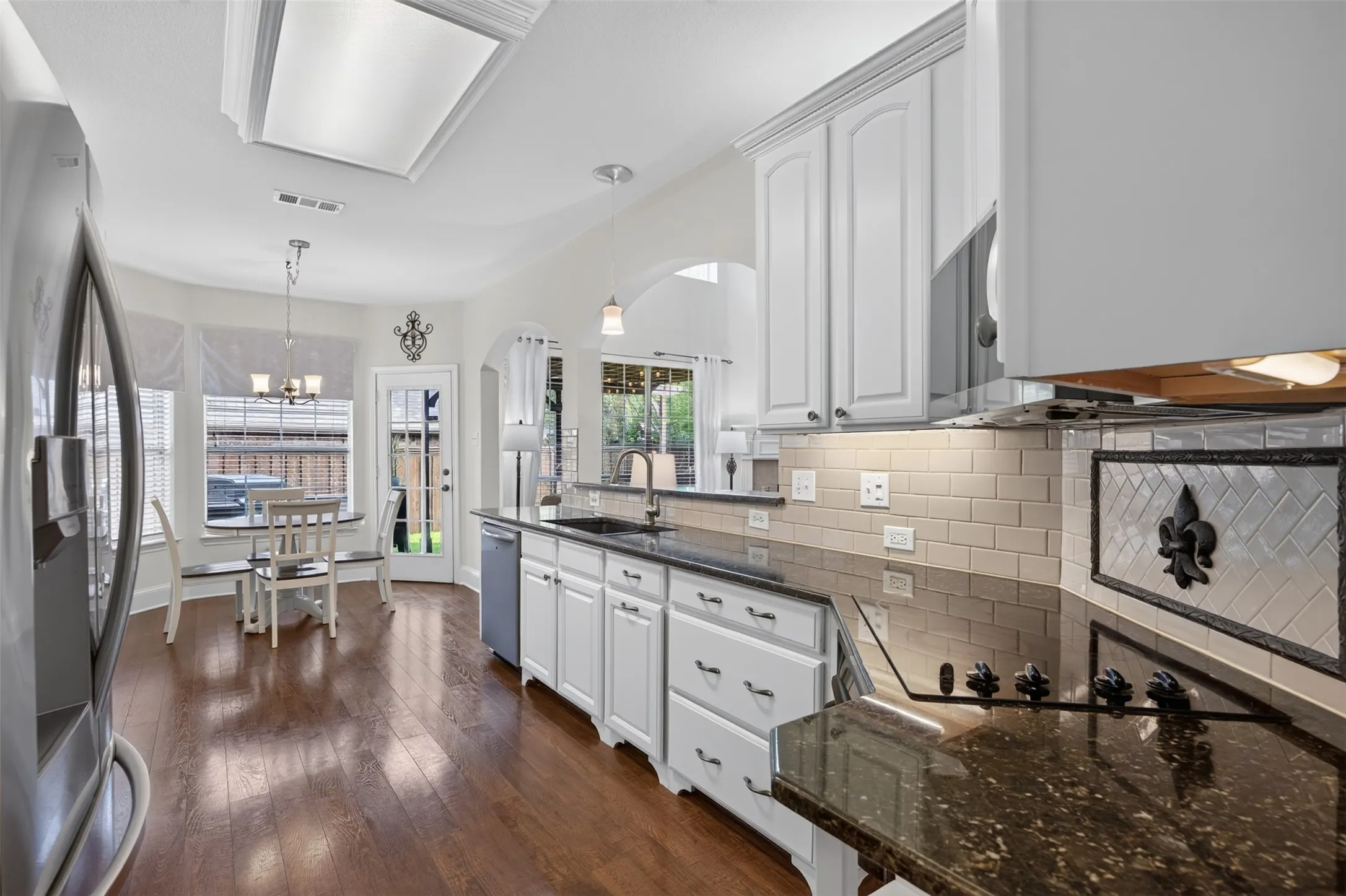 Single Family Residence For Sale in Denton County , 1603 Creekside Drive, Corinth, Texas 76210, 4 Bedroom, 3 Bathroom, 2 Garage spaces, 2,468 Sqft, built in 2001, mls#21404657, Real Estate Agent in Corinth, Homes For Sale in Denton county, Homes For Sale in Corinth, Realtor in Corinth Texas, Real Estate Brokerage Independent Realty Texas, Luminita Cordes Realtor