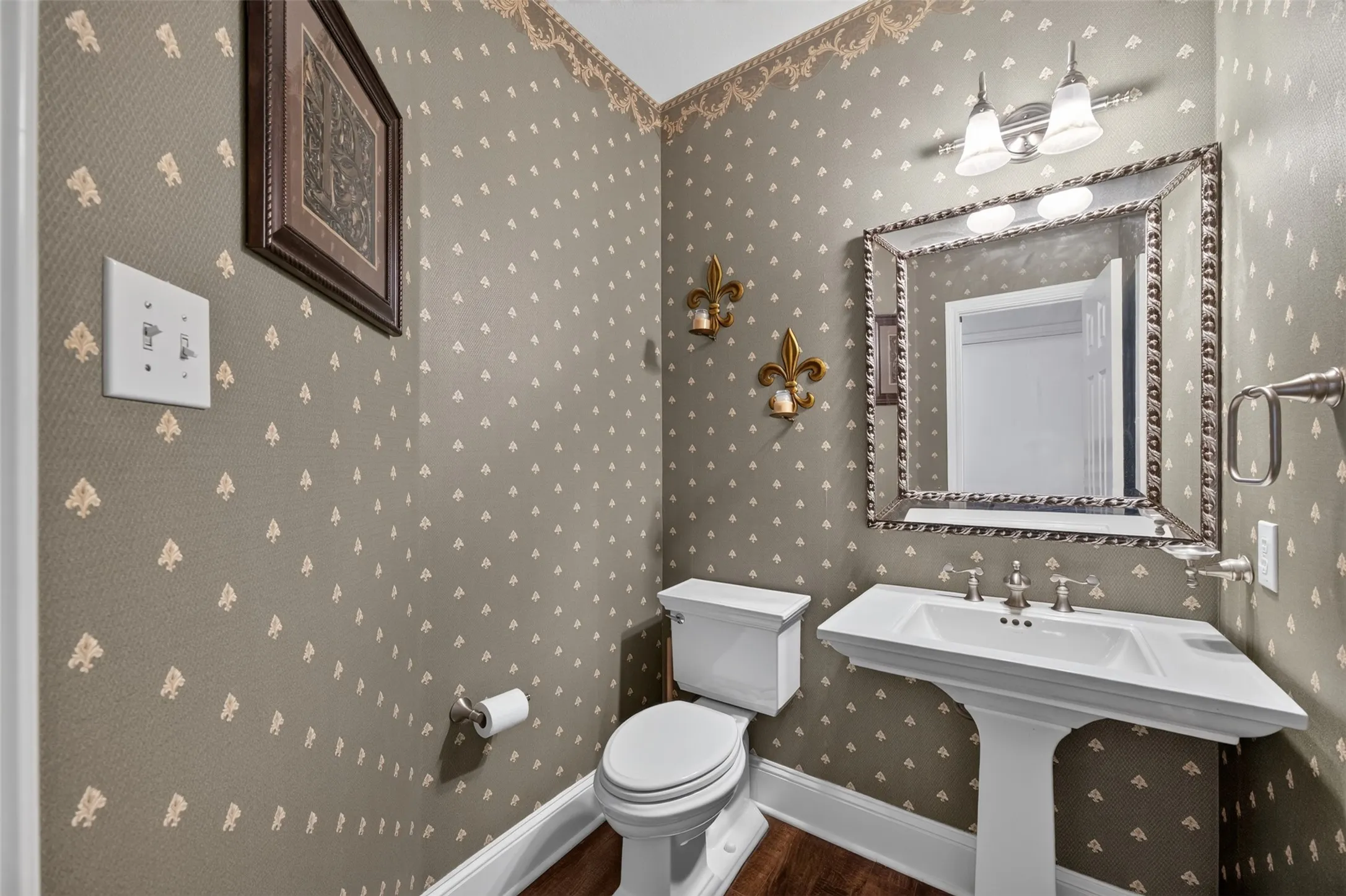 Cute half bath on 1st floor!