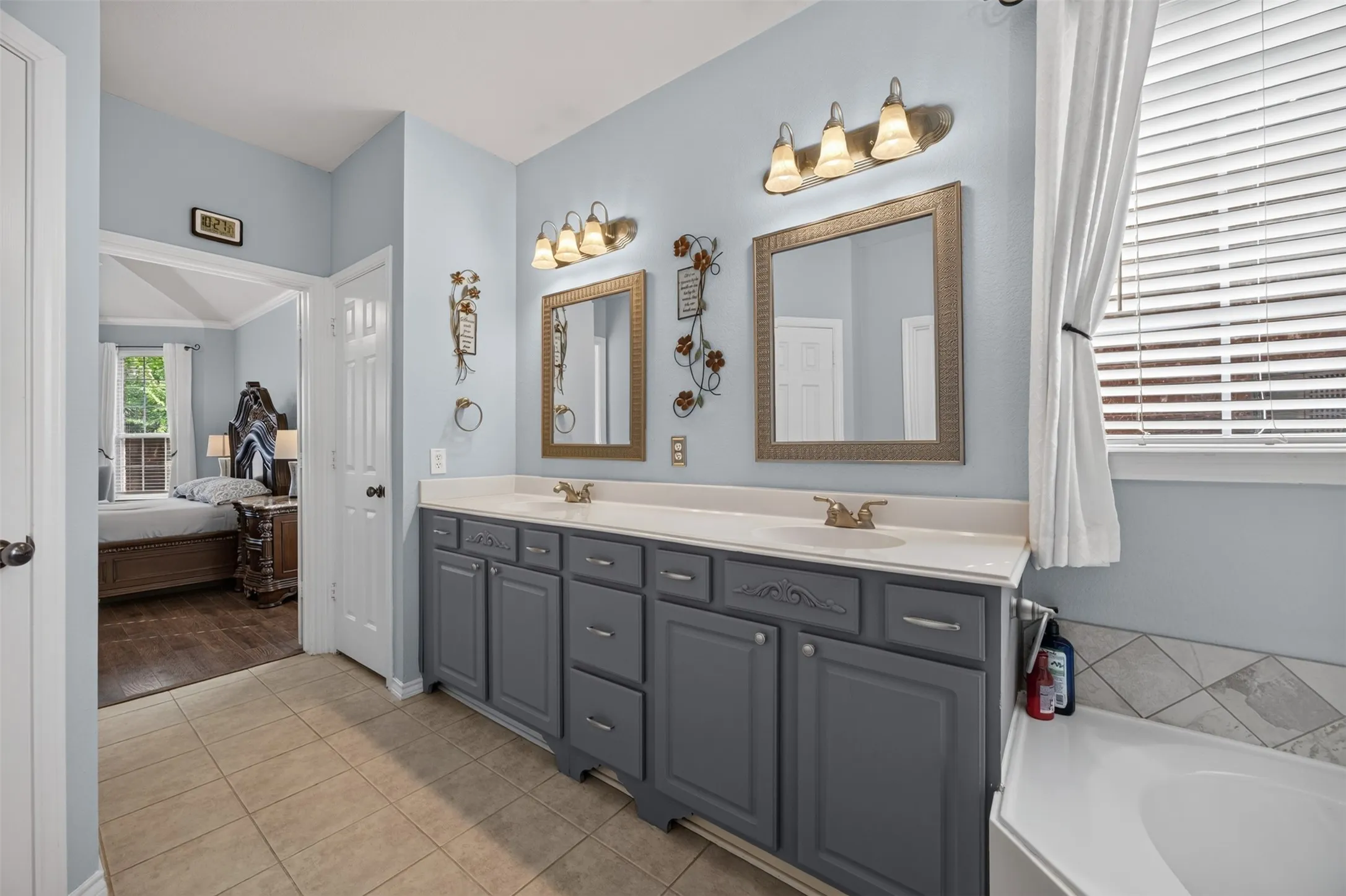 Single Family Residence For Sale in Denton County , 1603 Creekside Drive, Corinth, Texas 76210, 4 Bedroom, 3 Bathroom, 2 Garage spaces, 2,468 Sqft, built in 2001, mls#21404657, Real Estate Agent in Corinth, Homes For Sale in Denton county, Homes For Sale in Corinth, Realtor in Corinth Texas, Real Estate Brokerage Independent Realty Texas, Luminita Cordes Realtor