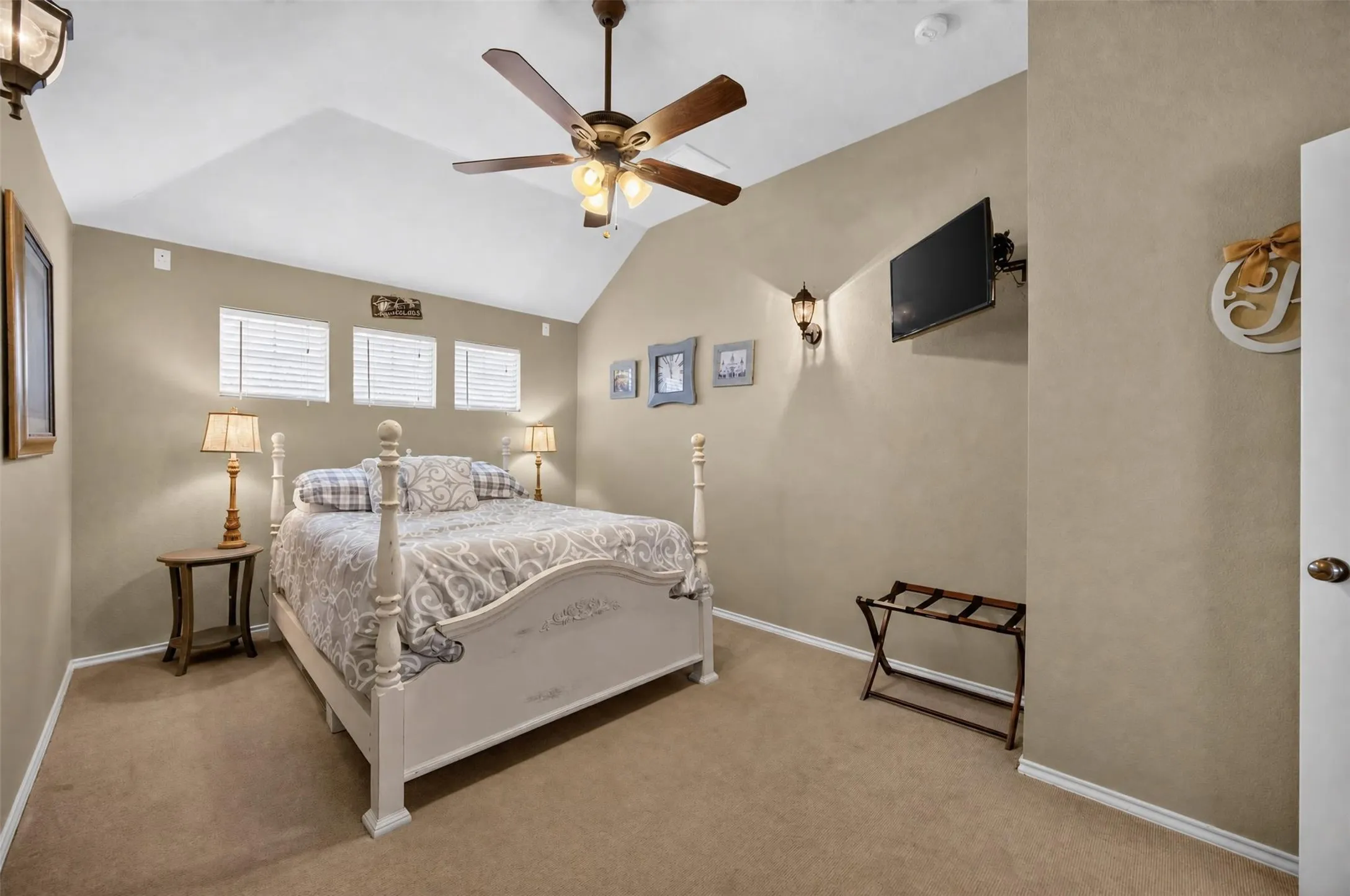 Bedroom/Theatre Room/Flex Space!!