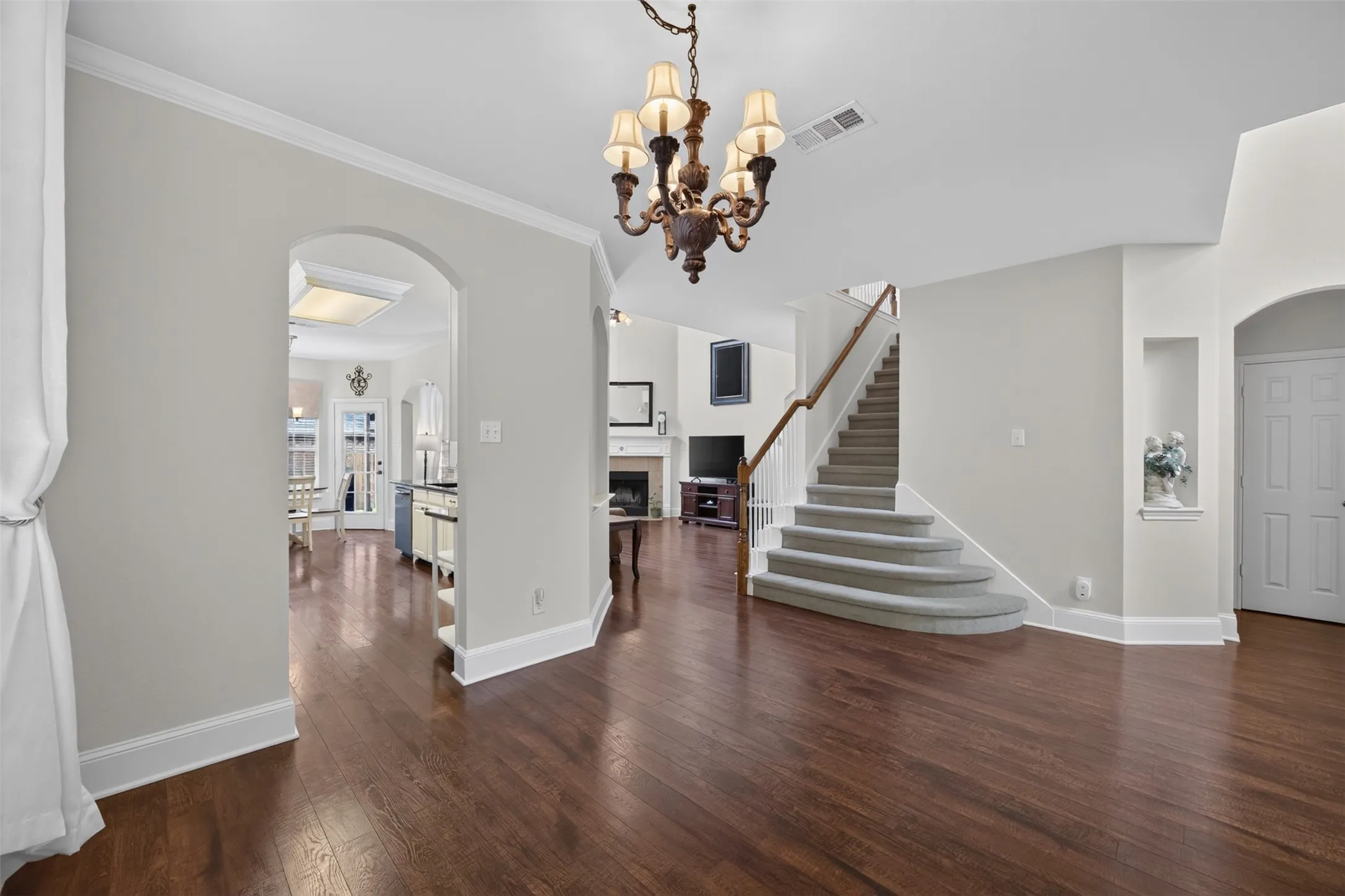 Single Family Residence For Sale in Denton County , 1603 Creekside Drive, Corinth, Texas 76210, 4 Bedroom, 3 Bathroom, 2 Garage spaces, 2,468 Sqft, built in 2001, mls#21404657, Real Estate Agent in Corinth, Homes For Sale in Denton county, Homes For Sale in Corinth, Realtor in Corinth Texas, Real Estate Brokerage Independent Realty Texas, Luminita Cordes Realtor